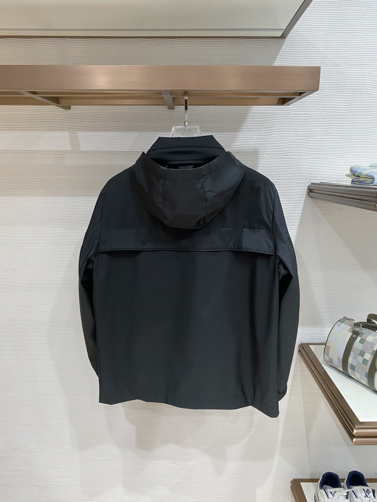 肯奇顿kiton26ss春季新款 官网同款男士夹克外套， 原单三标齐全高端版本 定制面料 透气舒适度高，