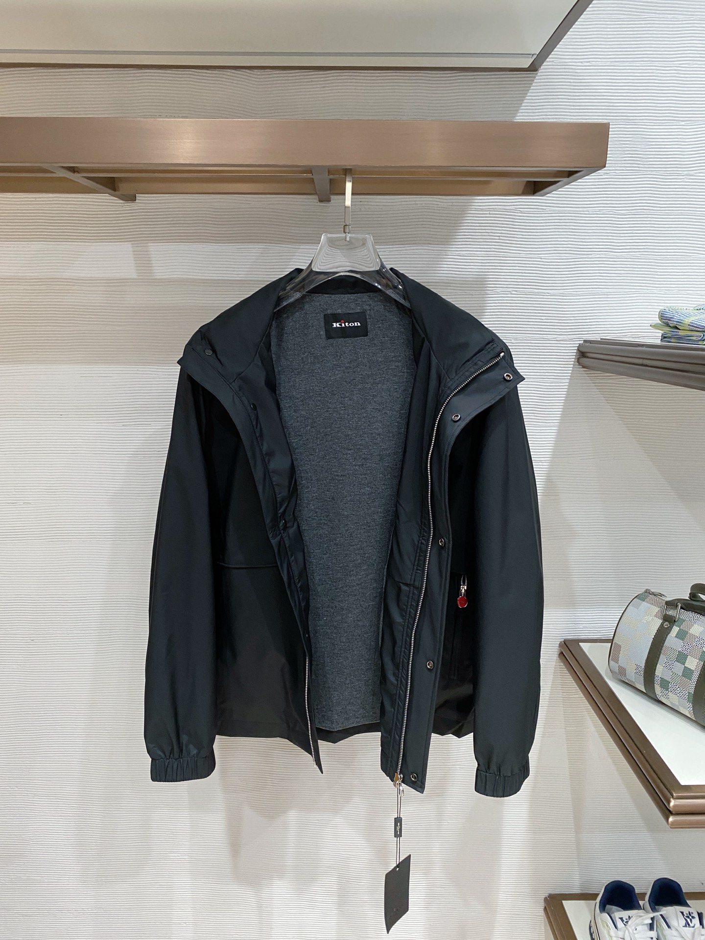 肯奇顿kiton26ss春季新款 官网同款男士夹克外套， 原单三标齐全高端版本 定制面料 透气舒适度高，