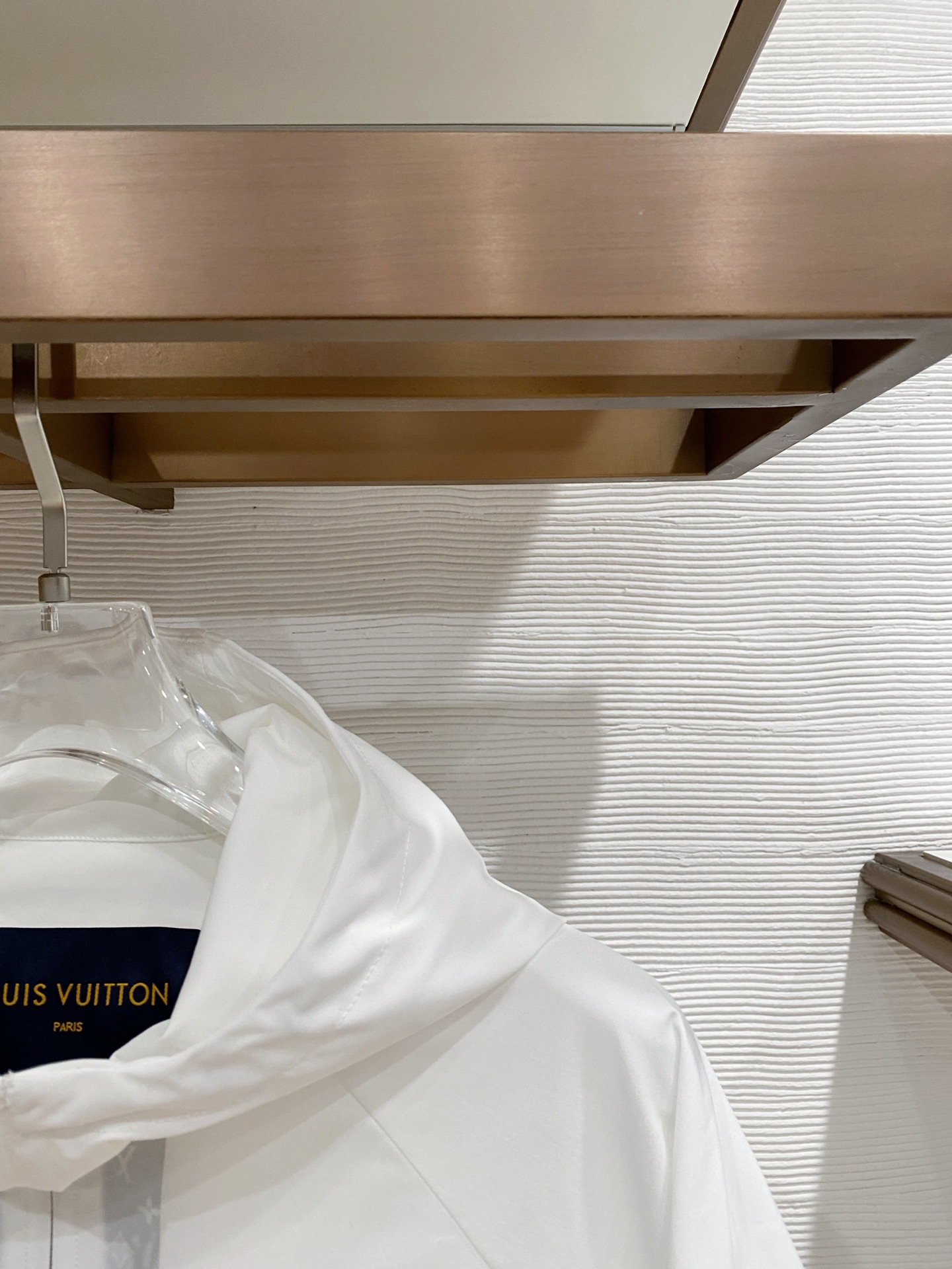 LV 2026ss春季新款连帽夹克外套全高端版本！高定专柜面料辅料，透气舒适度高，细节无可挑剔，做工考究