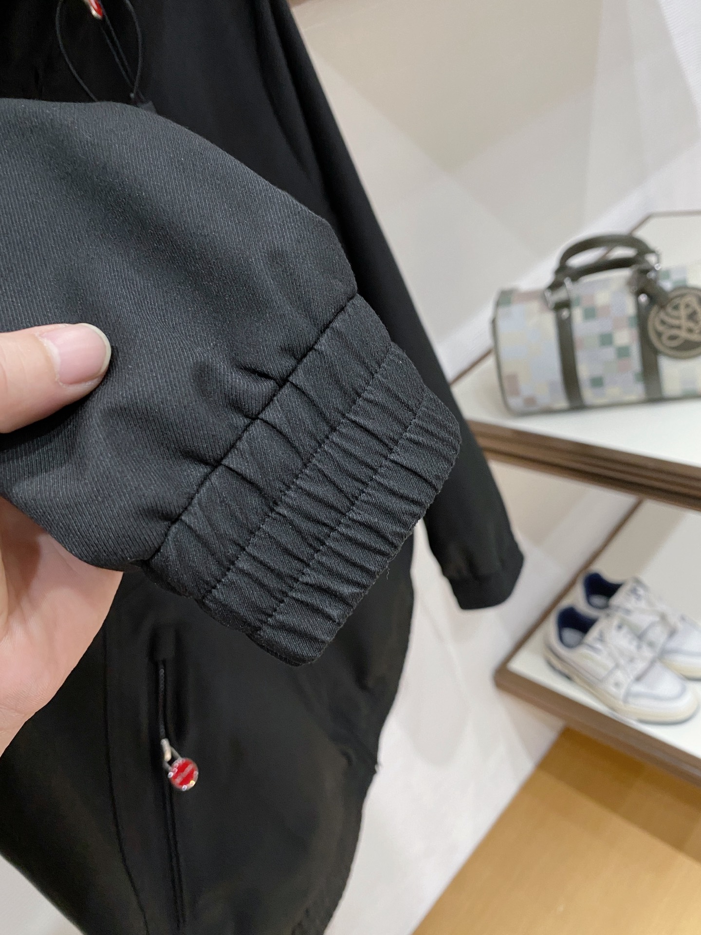 Kiton 2026春季新款拉链连帽夹克外套，时尚与实用兼备！这款拉链连帽一定要瞧瞧！它整体版型简约又不