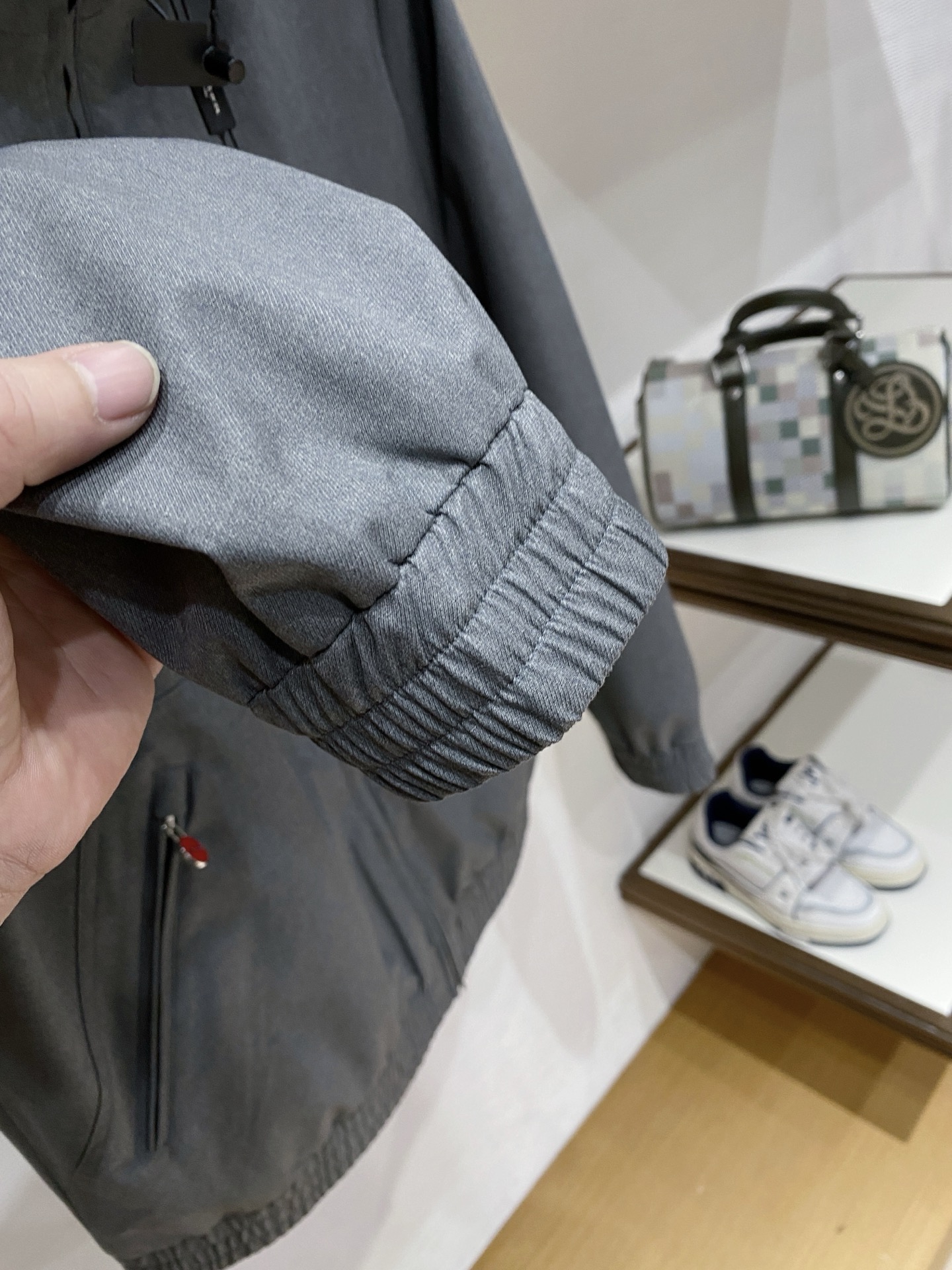 Kiton 2026春季新款拉链连帽夹克外套，时尚与实用兼备！这款拉链连帽一定要瞧瞧！它整体版型简约又不