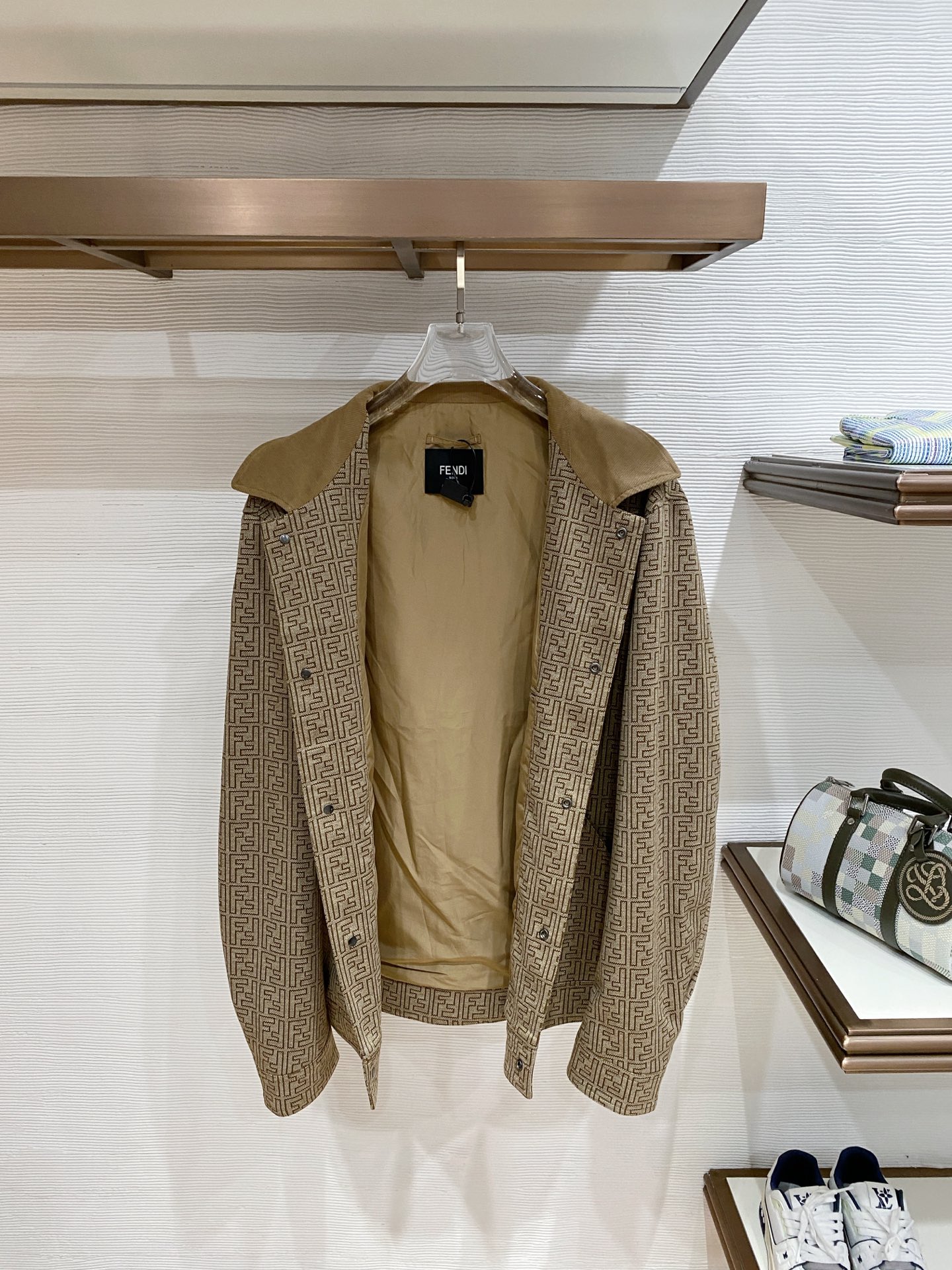 Fendi 芬迪 2026SS春季新品🆕Fendi老花夹克外套 专柜定制面料 透气舒适度高，细节无可挑剔