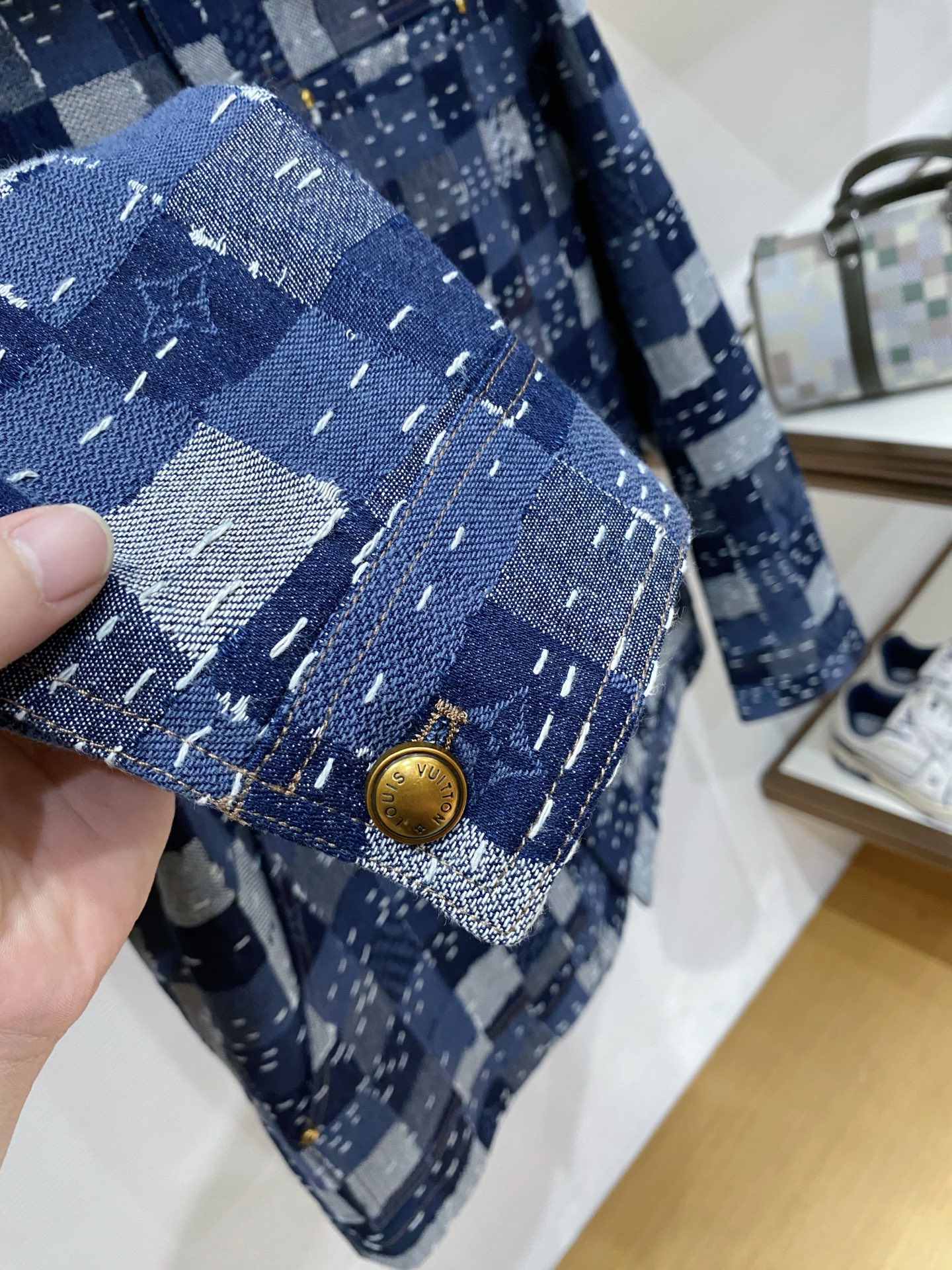 LV 大爆款 2026SS春季新品🆕LV提花夹克翻领外套 专柜定制面料 透气舒适度高，细节无可挑剔，品牌