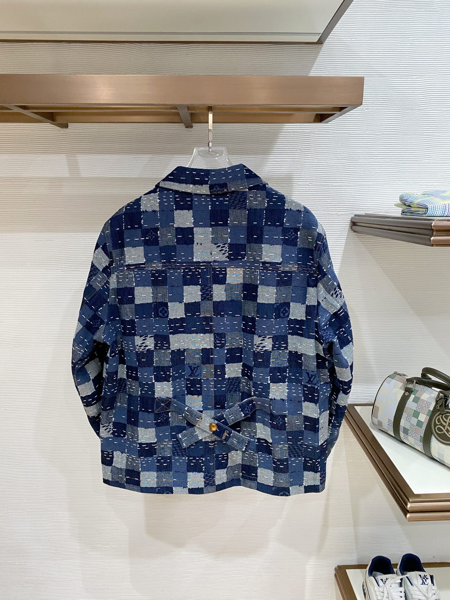 LV 大爆款 2026SS春季新品🆕LV提花夹克翻领外套 专柜定制面料 透气舒适度高，细节无可挑剔，品牌