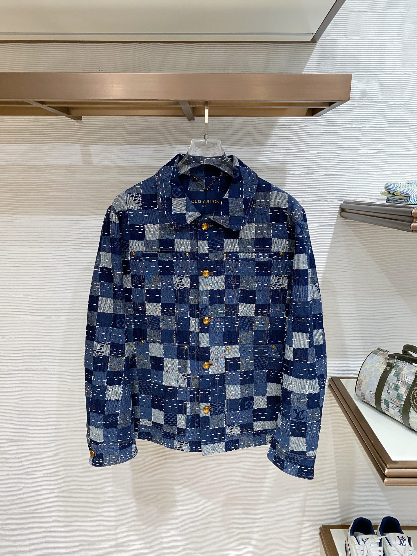 LV 大爆款 2026SS春季新品🆕LV提花夹克翻领外套 专柜定制面料 透气舒适度高，细节无可挑剔，品牌