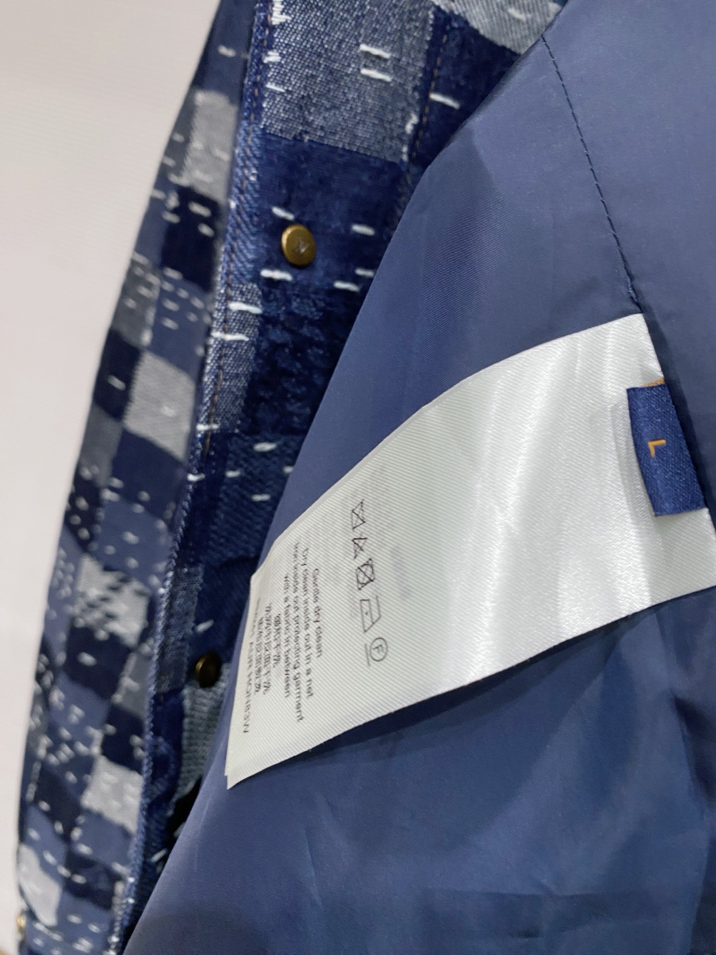 LV 大爆款 2026SS春季新品🆕LV提花夹克翻领外套 专柜定制面料 透气舒适度高，细节无可挑剔，品牌