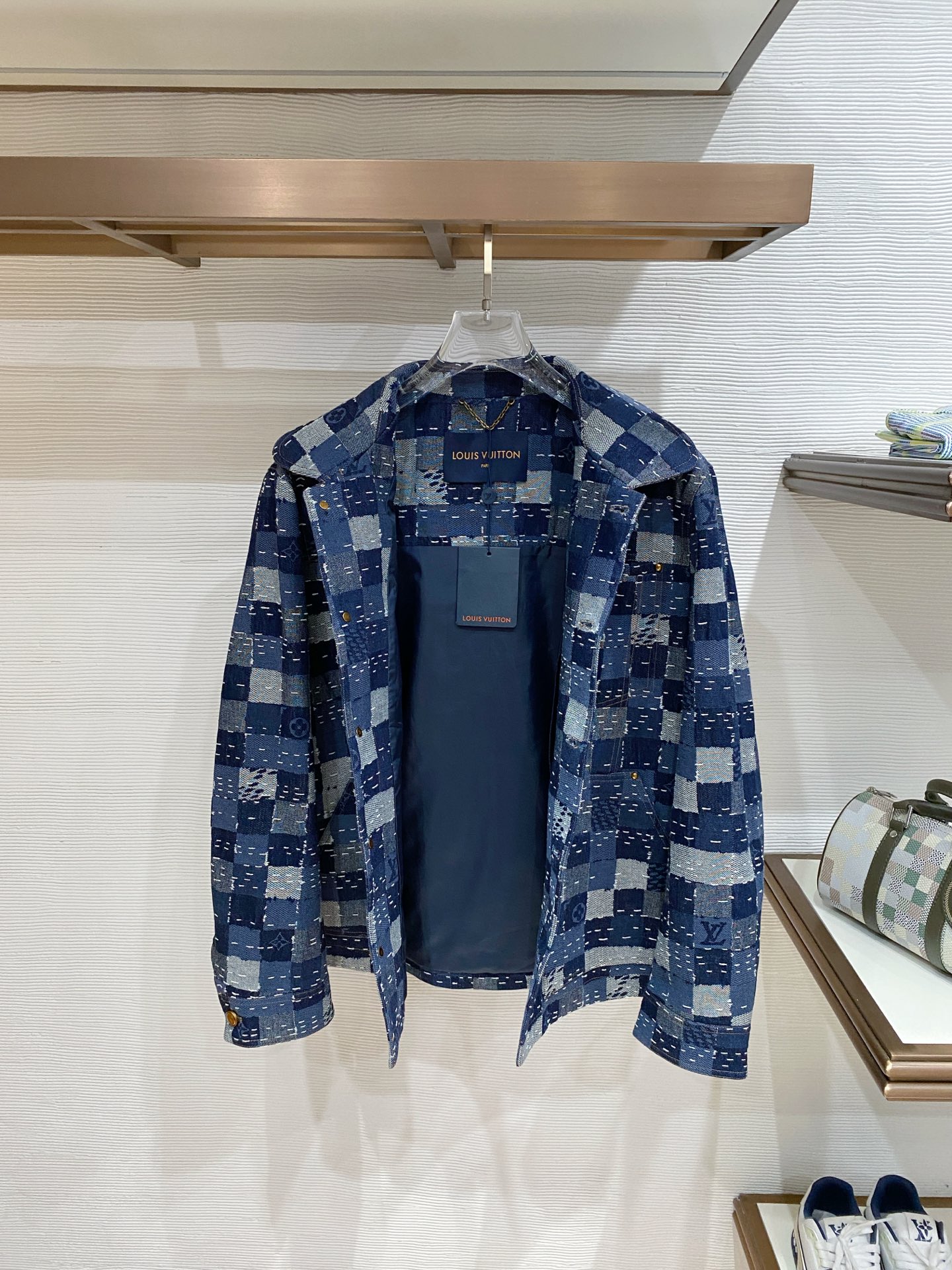 LV 大爆款 2026SS春季新品🆕LV提花夹克翻领外套 专柜定制面料 透气舒适度高，细节无可挑剔，品牌