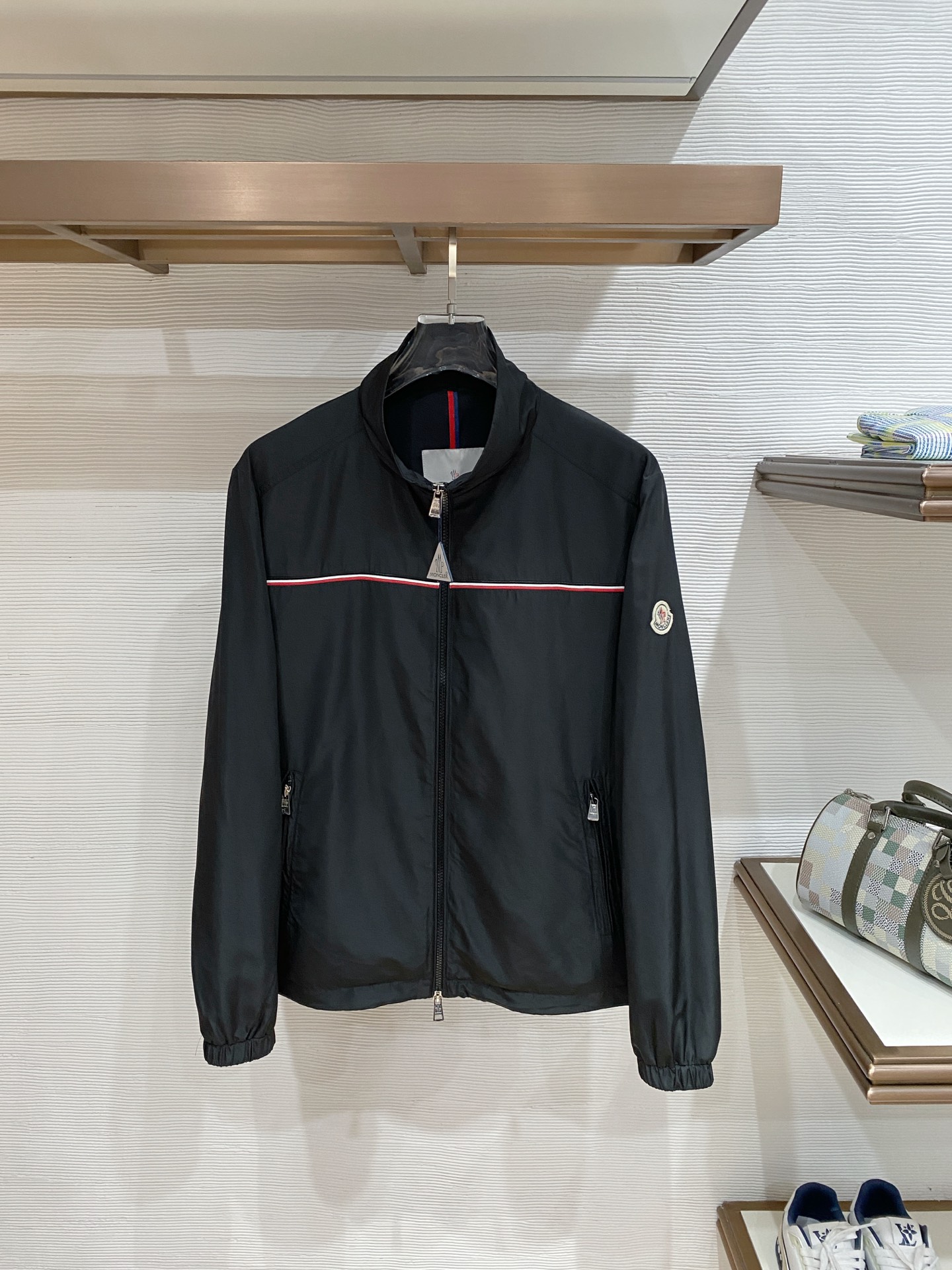 NO:758149,Moncler 2026ss spring new jacket, full high-end version!  Haute couture counter fabric accessories, high breathability and comfort, impeccable details, exquisite workmanship and complex craftsmanship, casual tailoring, awesome upper body shape, color black, size 48-56,,Moncler,jackets & coats,jackets & coats,19860909Moncler 蒙口 2026ss春季新款夹克外套 全高端版本！高定专柜面料辅料,透气舒适度高,细节无可挑剔,做工考究工艺复杂,呈现休闲裁剪,上身版型超赞 颜色黑色 码数48-56,,Moncler,jackets & coats,jackets & coats,,Men's clothing