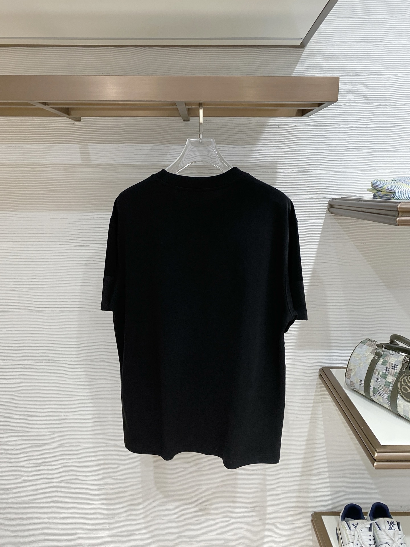 普拉达🌟精品云朵棉面料🌟2026春夏新款首发专柜最新款短袖圆领T恤 高端订制 设计前卫时尚！品牌logo