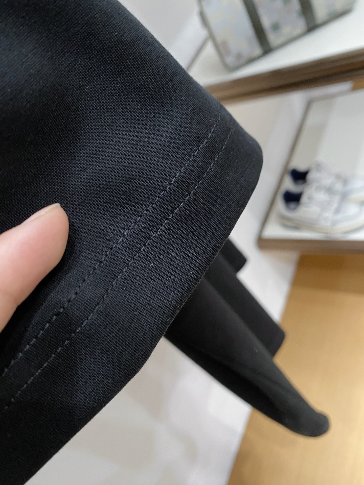 普拉达🌟精品云朵棉面料🌟2026春夏新款首发专柜最新款短袖圆领T恤 高端订制 设计前卫时尚！品牌logo