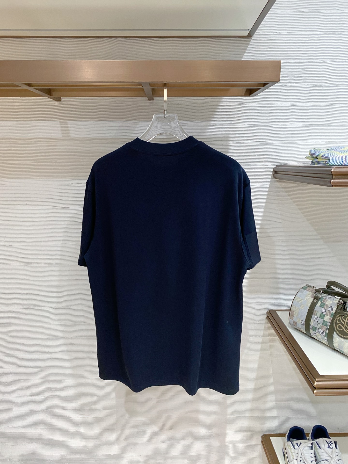 普拉达🌟精品云朵棉面料🌟2026春夏新款首发专柜最新款短袖圆领T恤 高端订制 设计前卫时尚！品牌logo