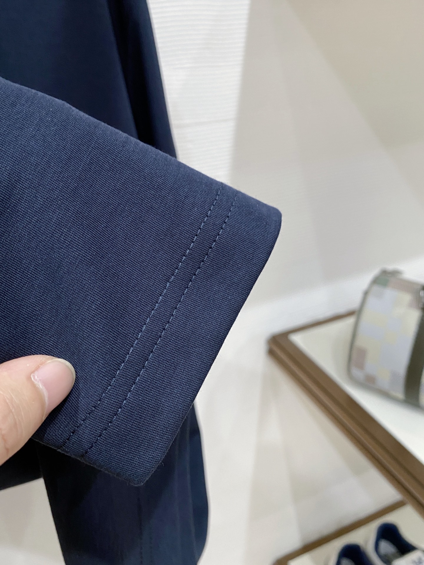 普拉达🌟精品云朵棉面料🌟2026春夏新款首发专柜最新款短袖圆领T恤 高端订制 设计前卫时尚！品牌logo