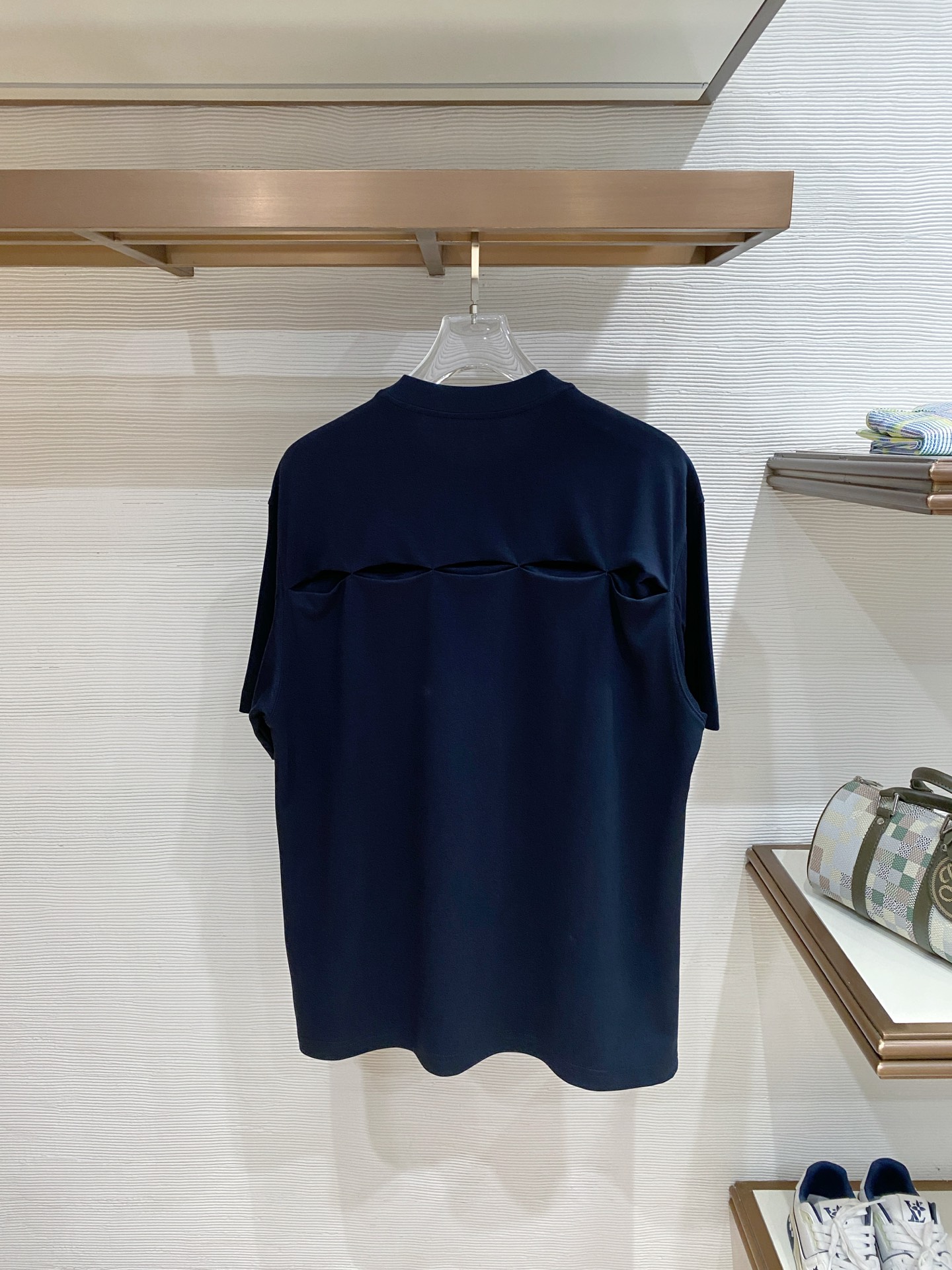 普拉达🌟精品云朵棉面料🌟2026春夏新款首发专柜最新款短袖圆领T恤 高端订制 设计前卫时尚！品牌logo