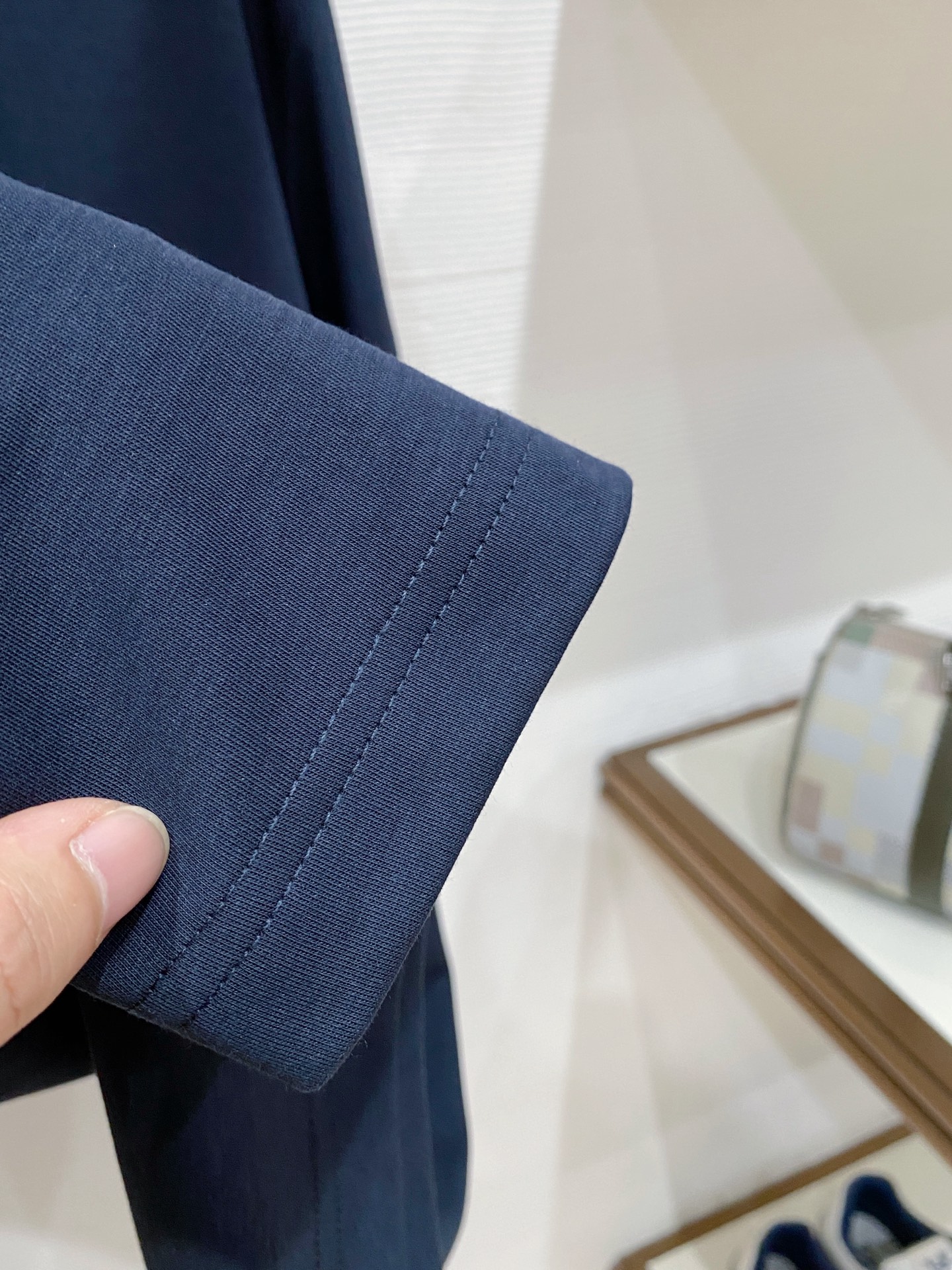 普拉达🌟精品云朵棉面料🌟2026春夏新款首发专柜最新款短袖圆领T恤 高端订制 设计前卫时尚！品牌logo