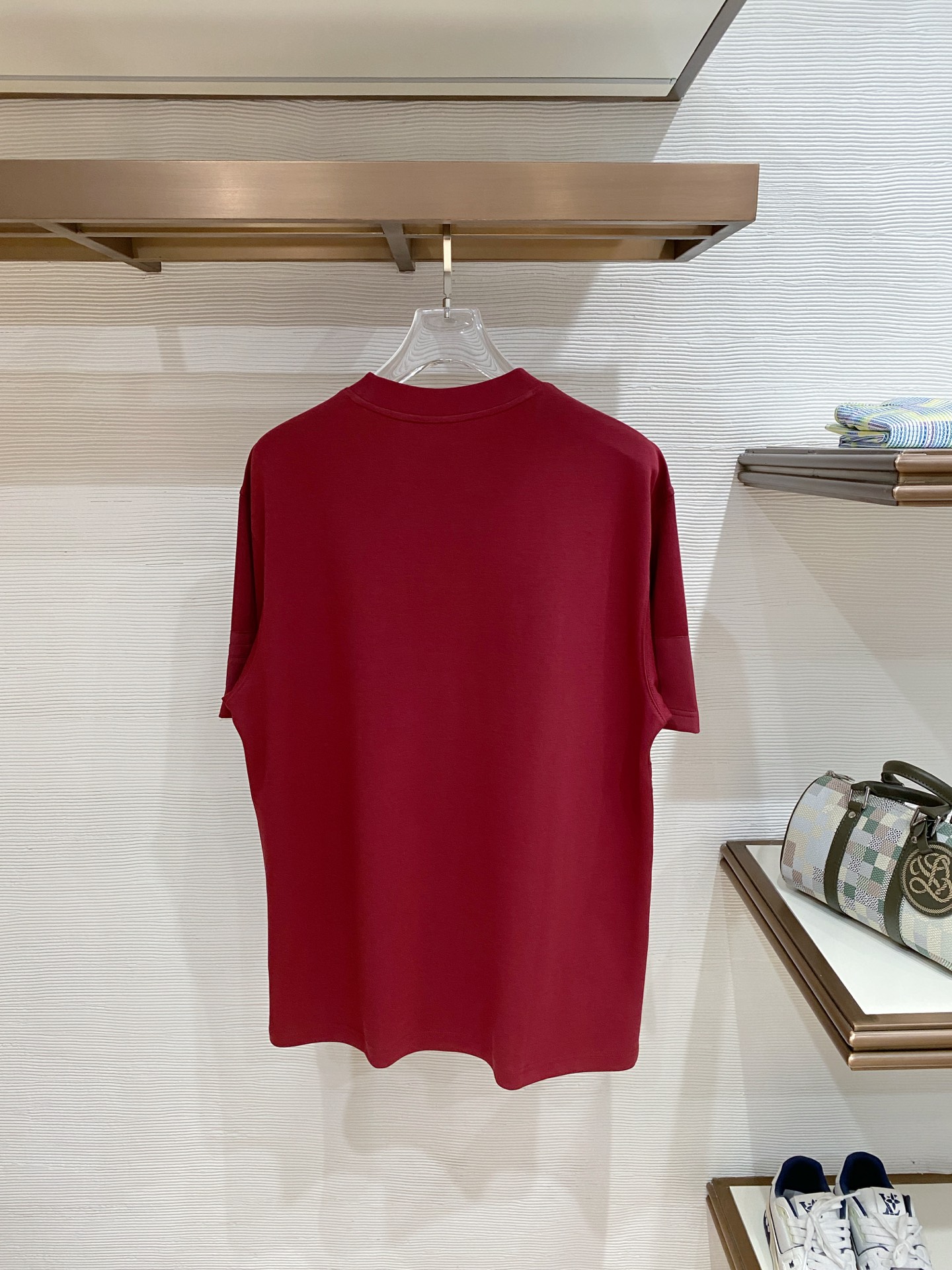 普拉达🌟精品云朵棉面料🌟2026春夏新款首发专柜最新款短袖圆领T恤 高端订制 设计前卫时尚！品牌logo