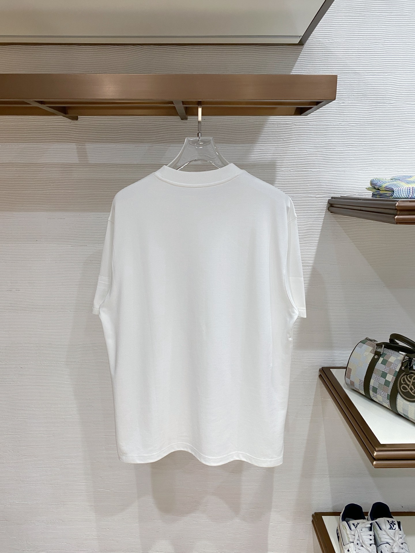 普拉达🌟精品云朵棉面料🌟2026春夏新款首发专柜最新款短袖圆领T恤 高端订制 设计前卫时尚！品牌logo