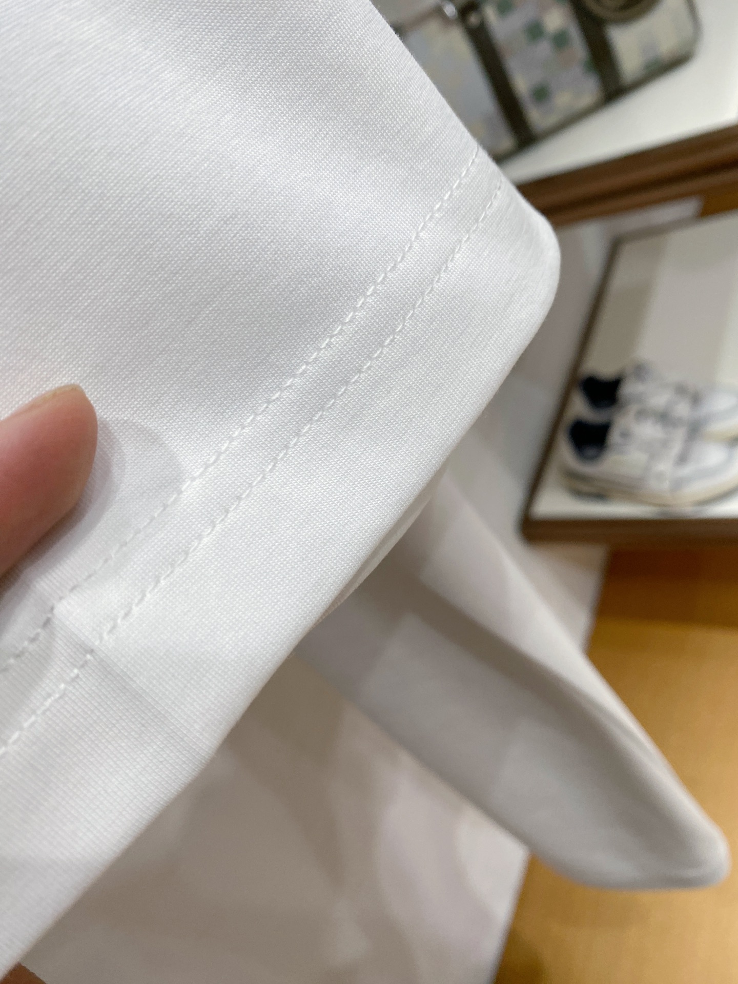 普拉达🌟精品云朵棉面料🌟2026春夏新款首发专柜最新款短袖圆领T恤 高端订制 设计前卫时尚！品牌logo