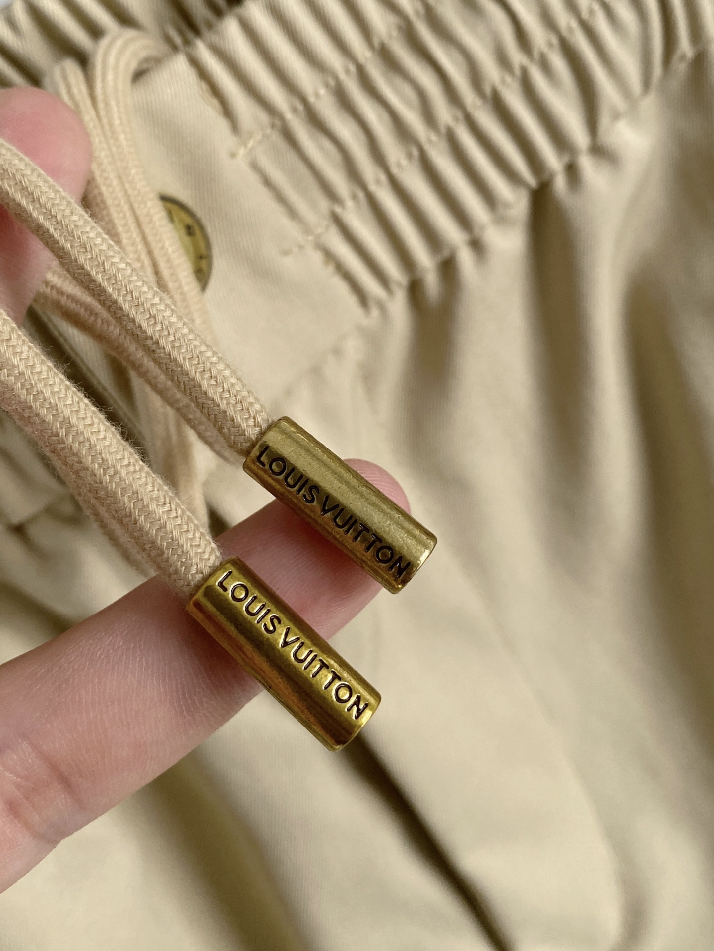 🌟27 驴家# 2026 春夏时尚/休闲裤子美学的焕新诠释,演绎浓郁的格调型时尚风范,细节感和设计感强悍