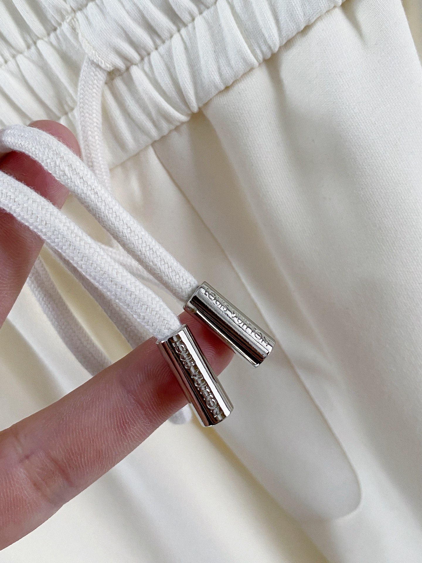 🌟27 驴家# 2026 春夏时尚/休闲裤子美学的焕新诠释,演绎浓郁的格调型时尚风范,细节感和设计感强悍