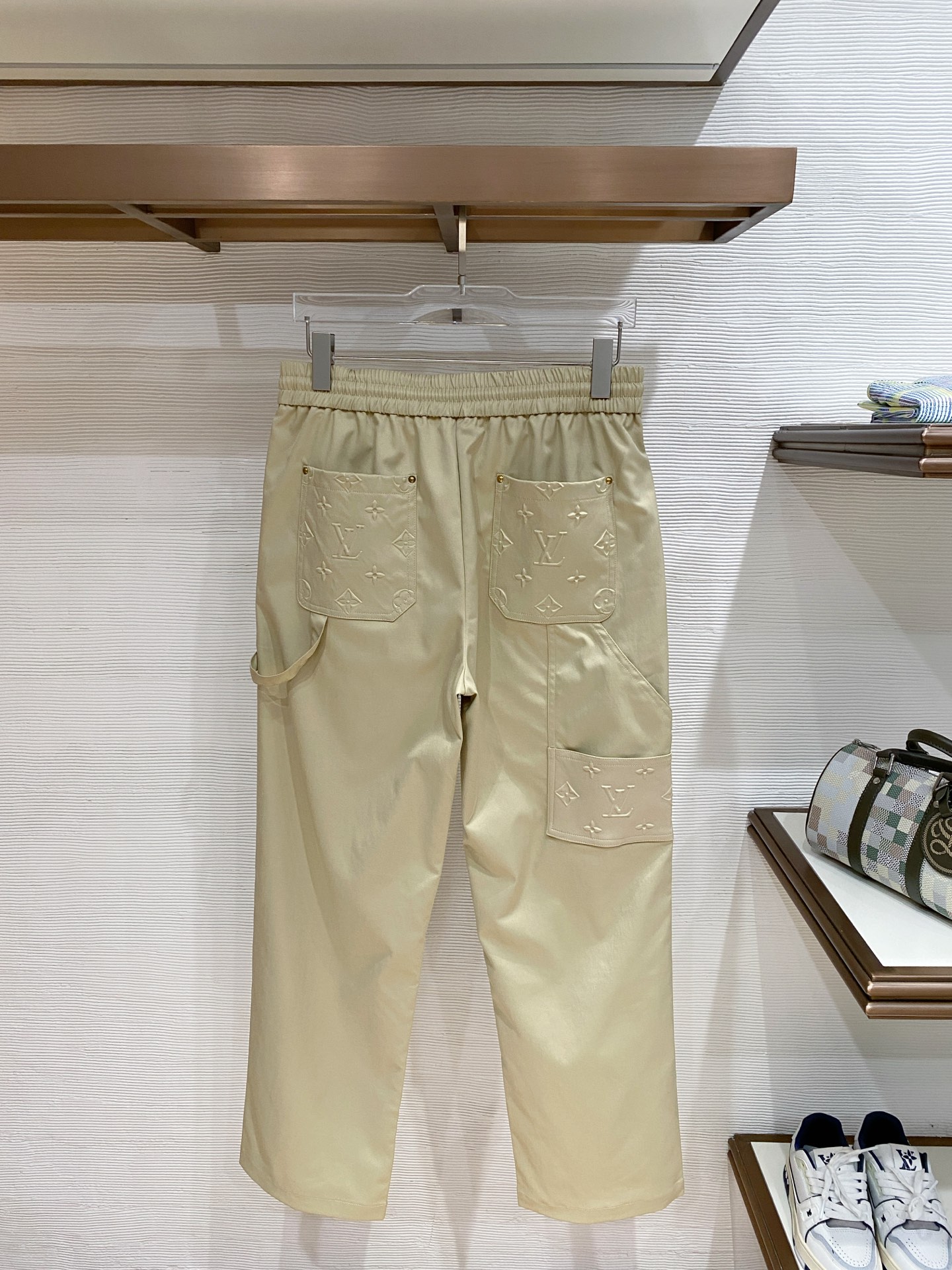 🌟27 驴家# 2026 春夏时尚/休闲裤子美学的焕新诠释,演绎浓郁的格调型时尚风范,细节感和设计感强悍