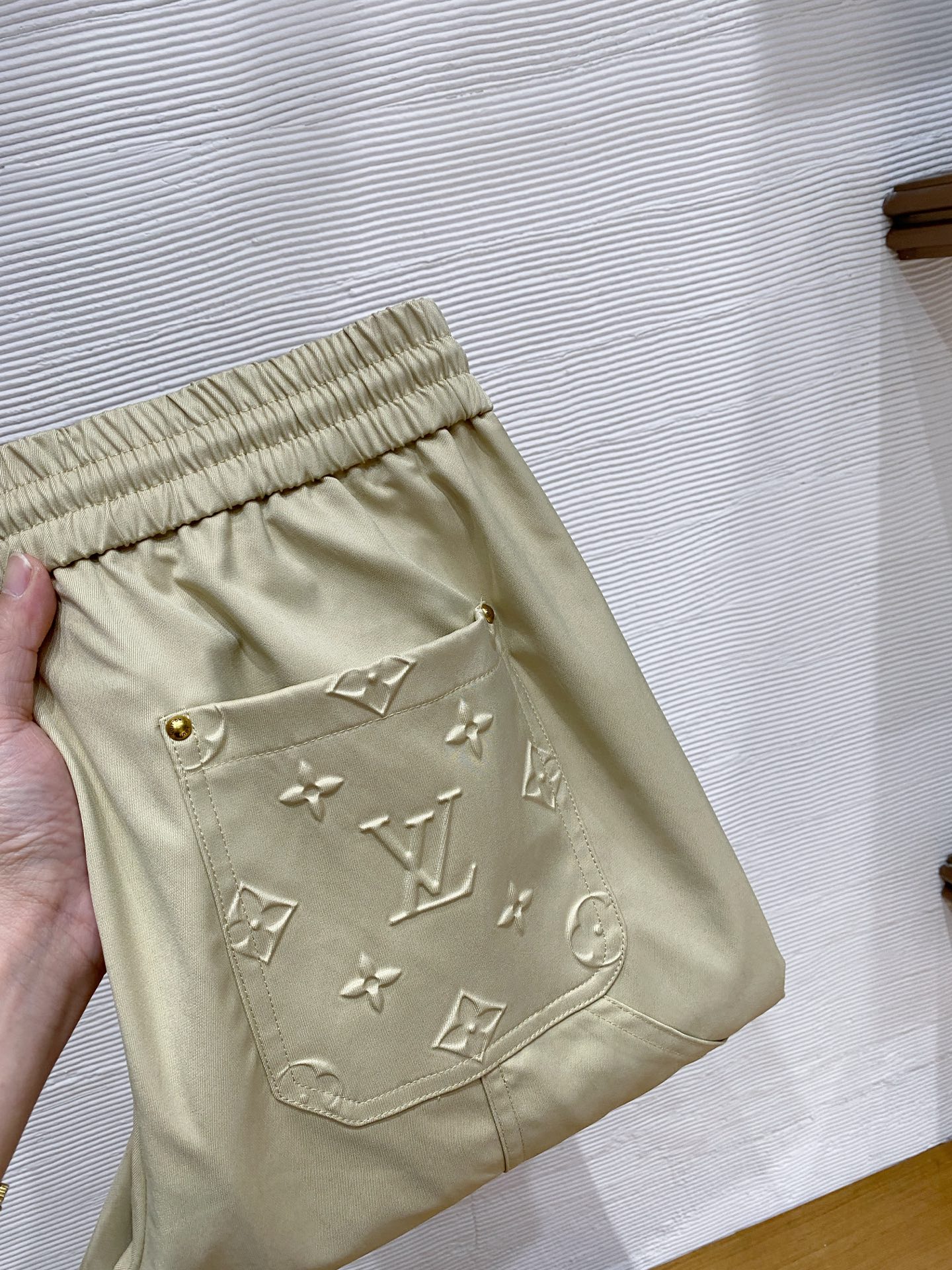 🌟27 驴家# 2026 春夏时尚/休闲裤子美学的焕新诠释,演绎浓郁的格调型时尚风范,细节感和设计感强悍