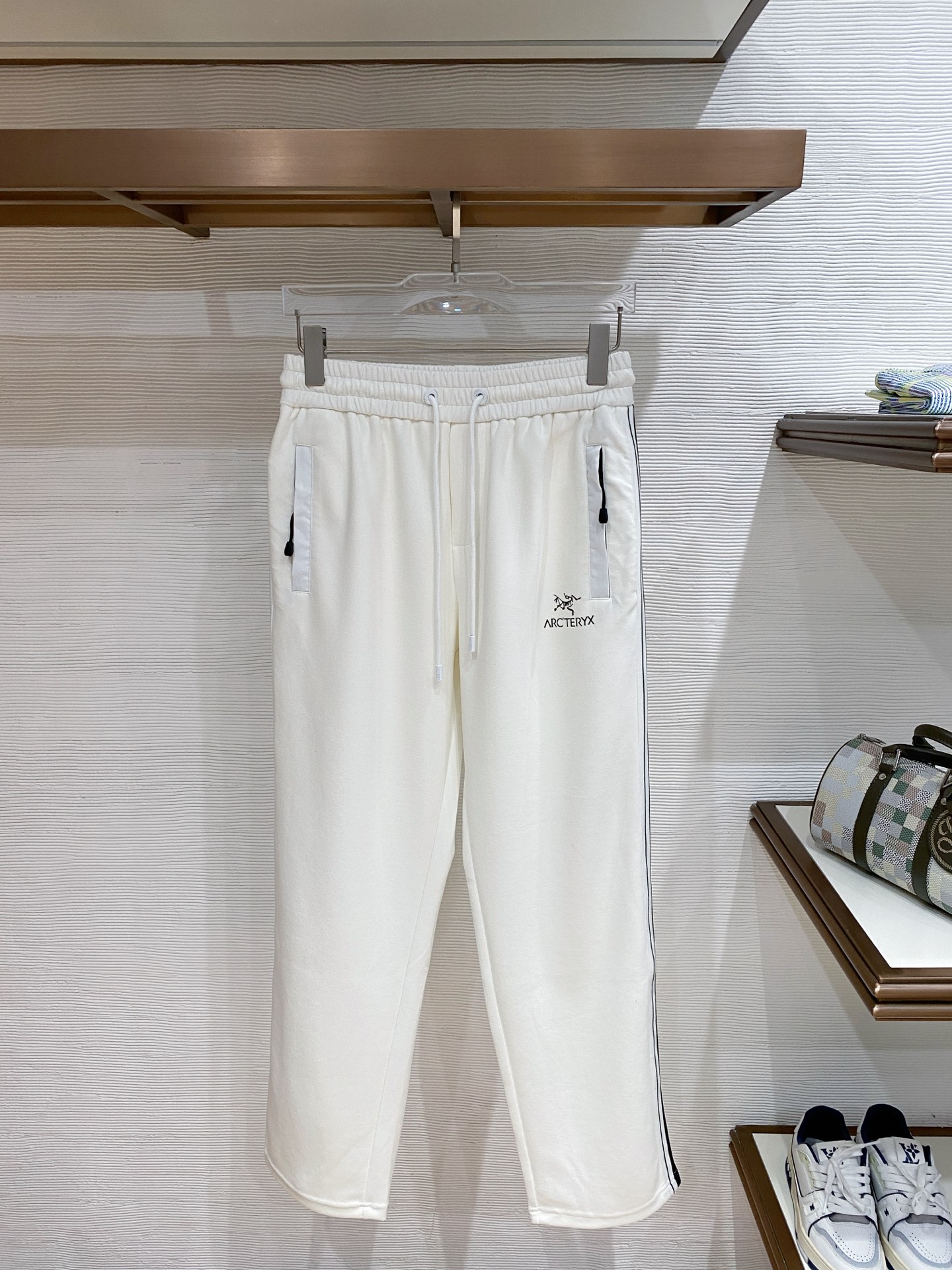 🌟27 始祖# 2026 春夏时尚/休闲裤子美学的焕新诠释,演绎浓郁的格调型时尚风范,细节感和设计感强悍