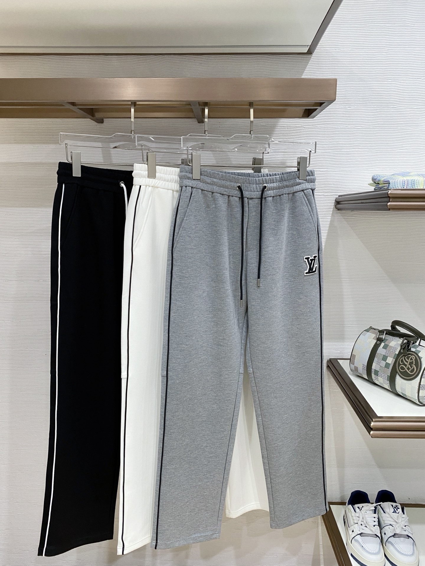 🌟27 驴家# 2026 春夏时尚/休闲裤子美学的焕新诠释,演绎浓郁的格调型时尚风范,细节感和设计感强悍