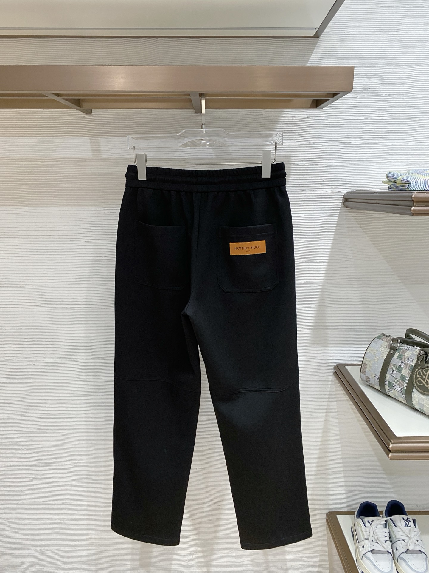 🌟27 驴家# 2026 春夏时尚/休闲裤子美学的焕新诠释,演绎浓郁的格调型时尚风范,细节感和设计感强悍