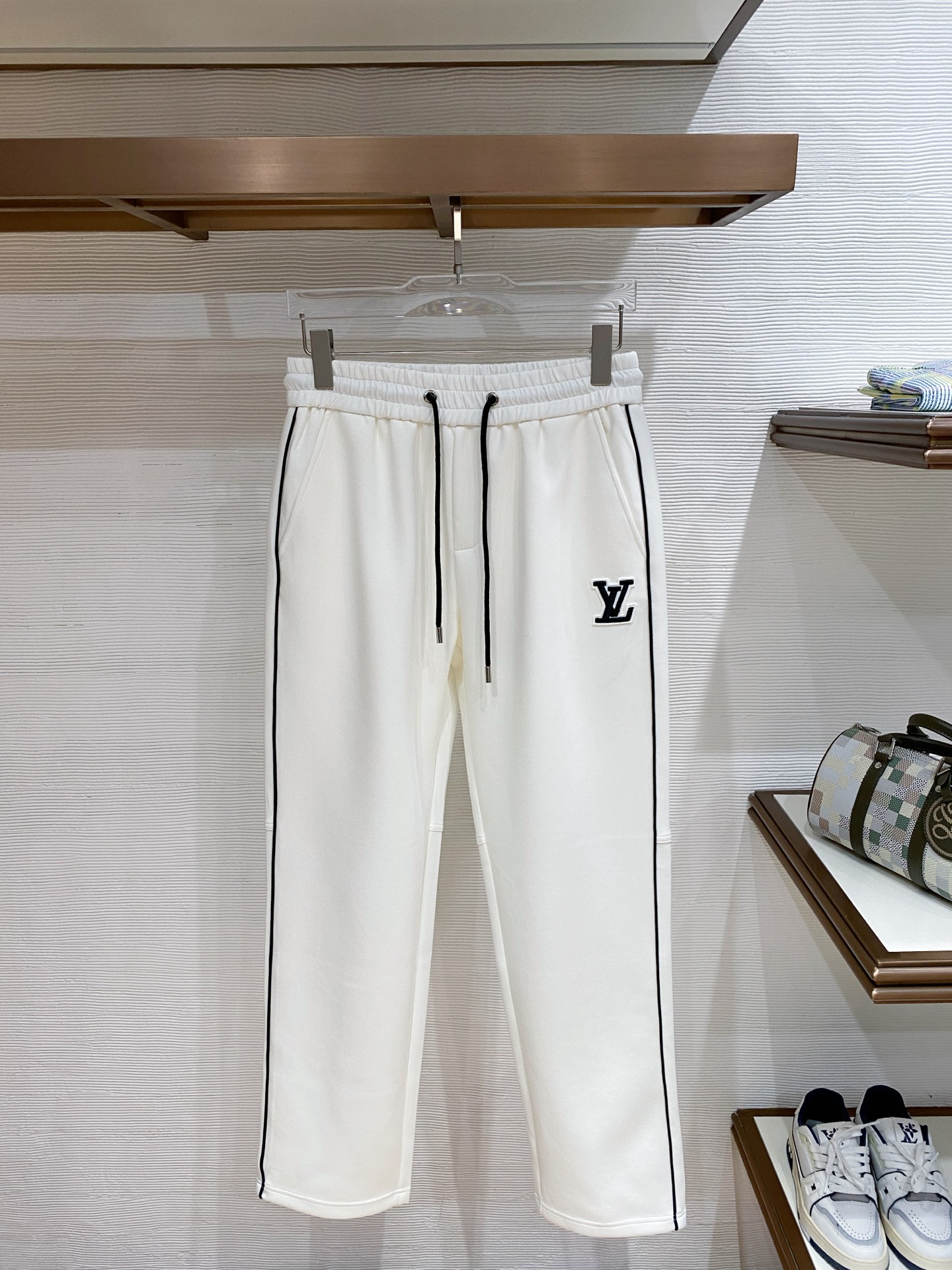 🌟27 驴家# 2026 春夏时尚/休闲裤子美学的焕新诠释,演绎浓郁的格调型时尚风范,细节感和设计感强悍