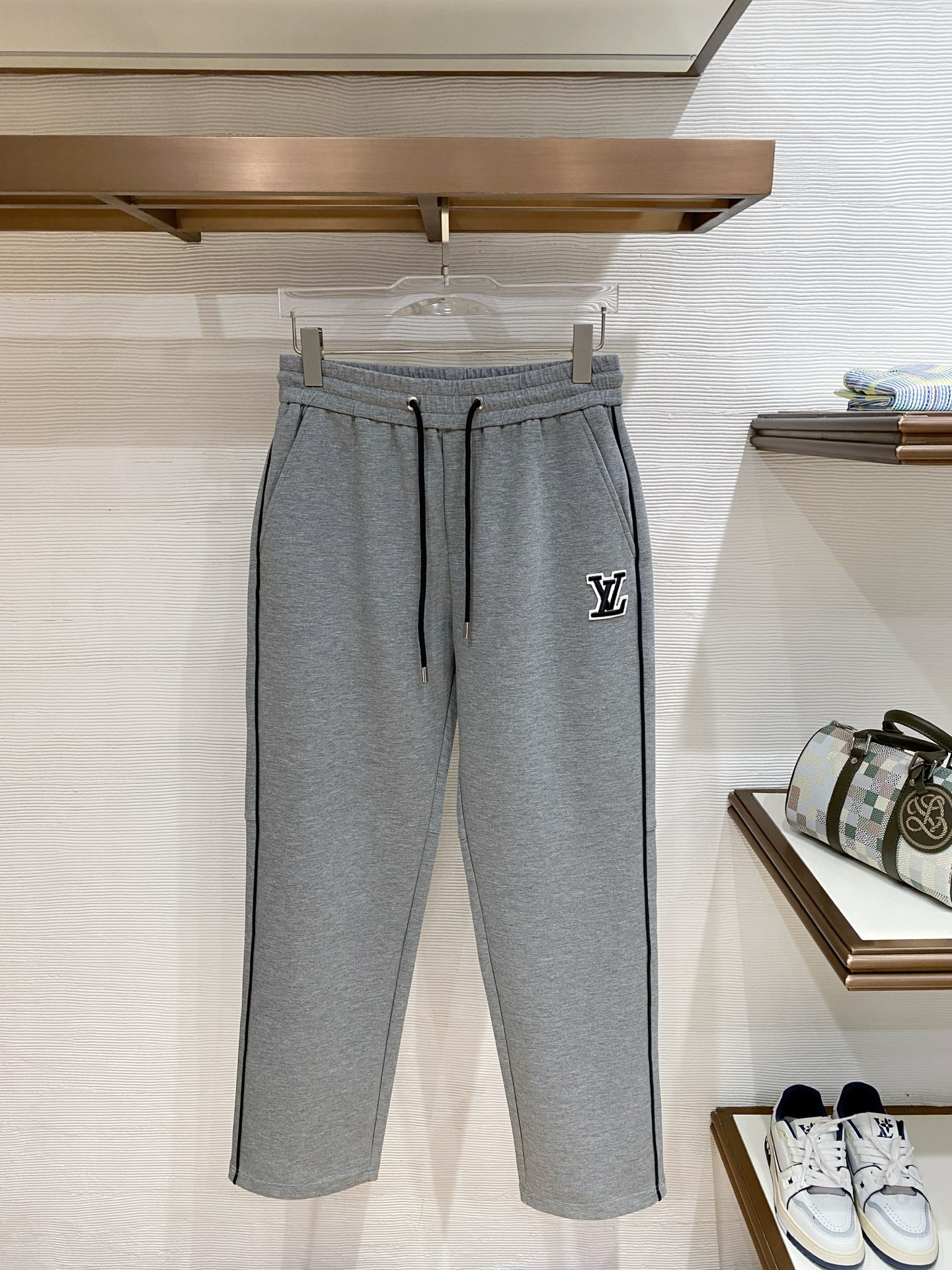 🌟27 驴家# 2026 春夏时尚/休闲裤子美学的焕新诠释,演绎浓郁的格调型时尚风范,细节感和设计感强悍