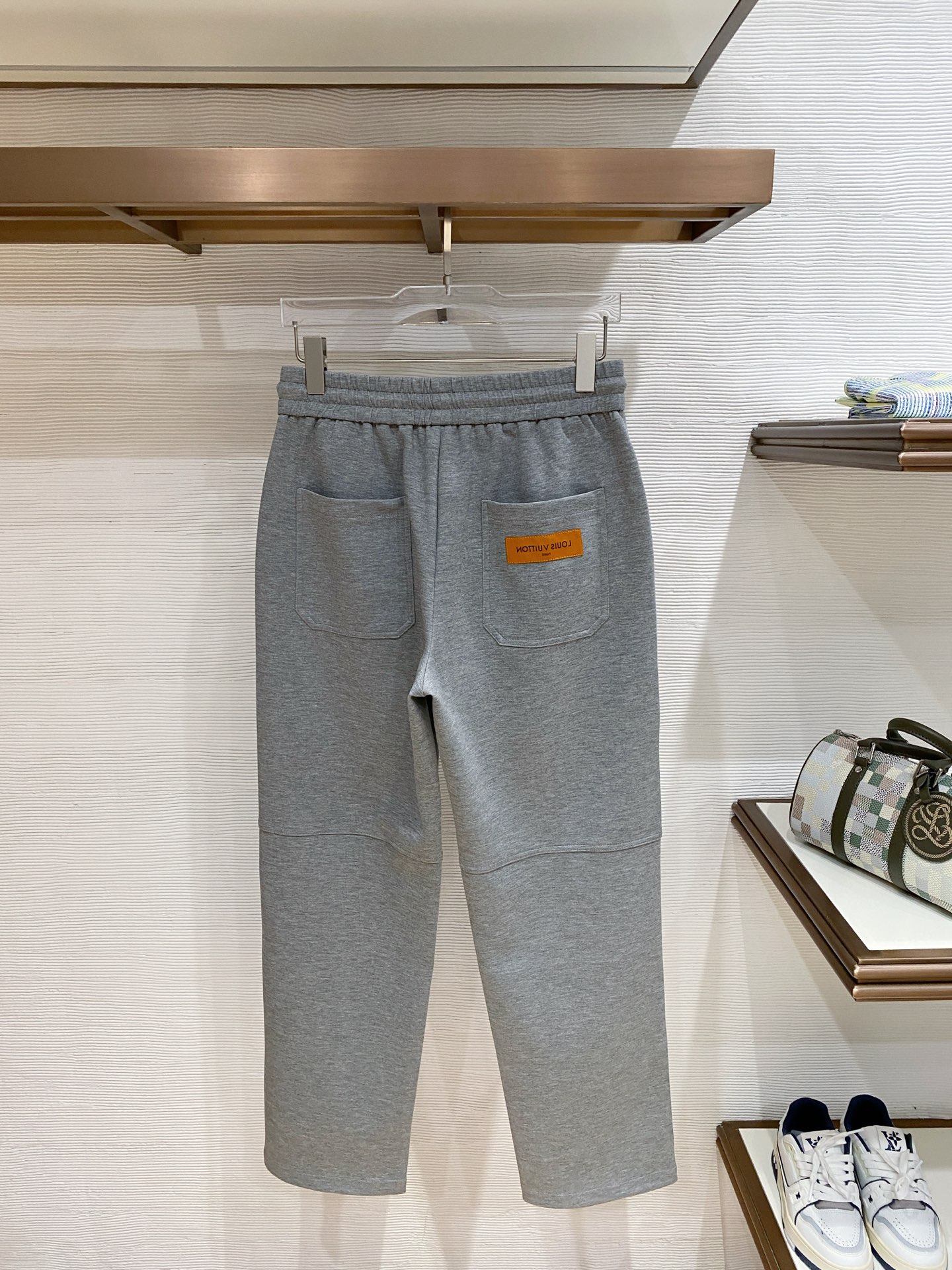 🌟27 驴家# 2026 春夏时尚/休闲裤子美学的焕新诠释,演绎浓郁的格调型时尚风范,细节感和设计感强悍