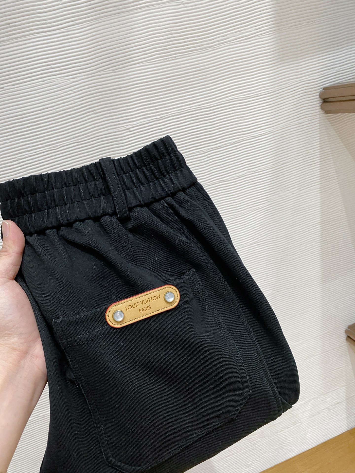 🌟27 驴家# 2026 春夏时尚/休闲裤子美学的焕新诠释,演绎浓郁的格调型时尚风范,细节感和设计感强悍