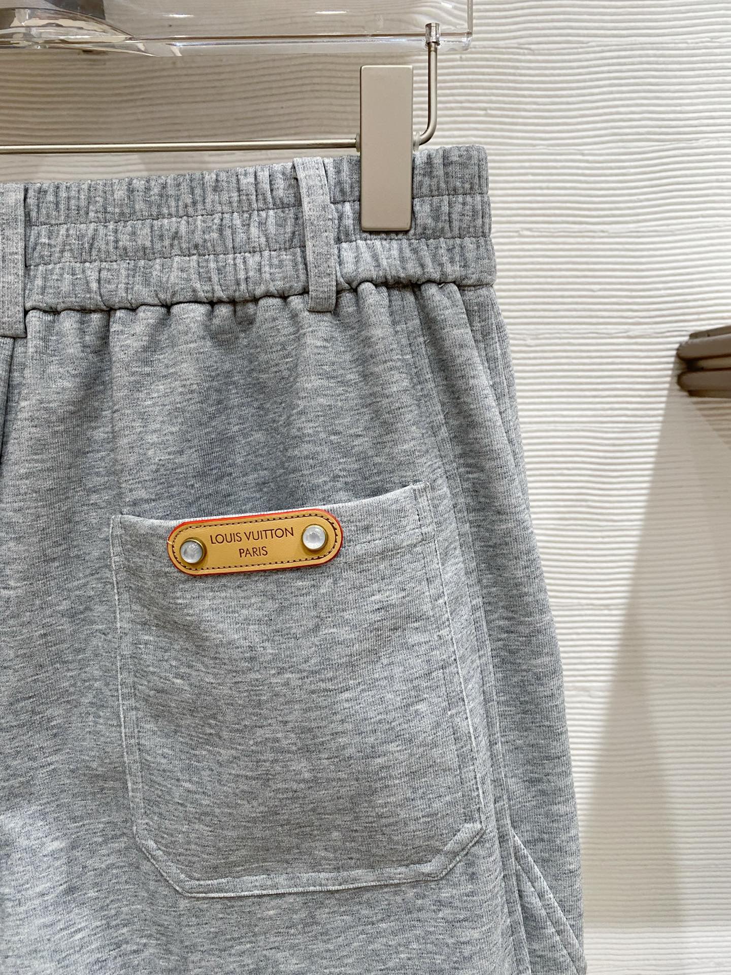 🌟27 驴家# 2026 春夏时尚/休闲裤子美学的焕新诠释,演绎浓郁的格调型时尚风范,细节感和设计感强悍