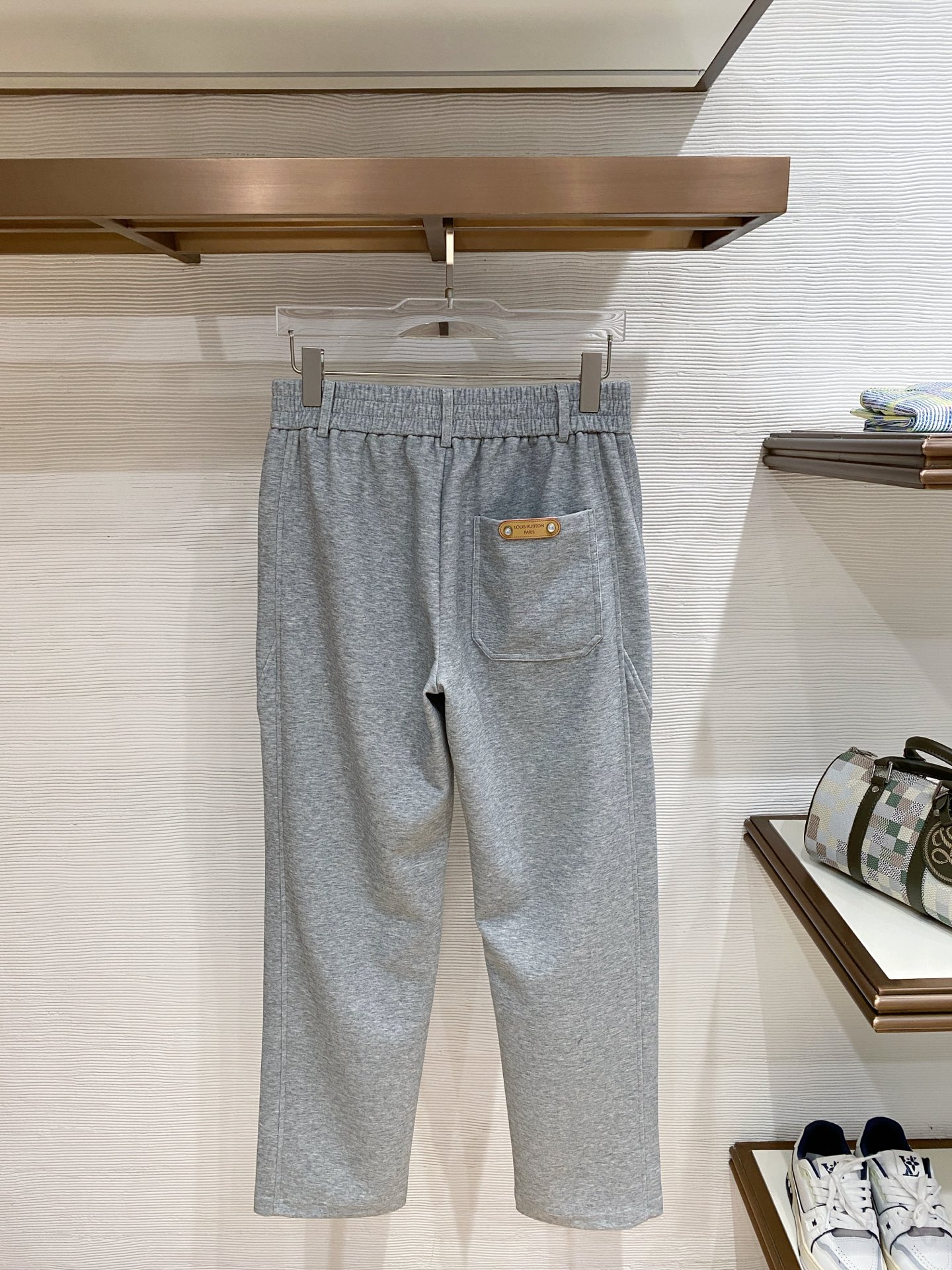 🌟27 驴家# 2026 春夏时尚/休闲裤子美学的焕新诠释,演绎浓郁的格调型时尚风范,细节感和设计感强悍