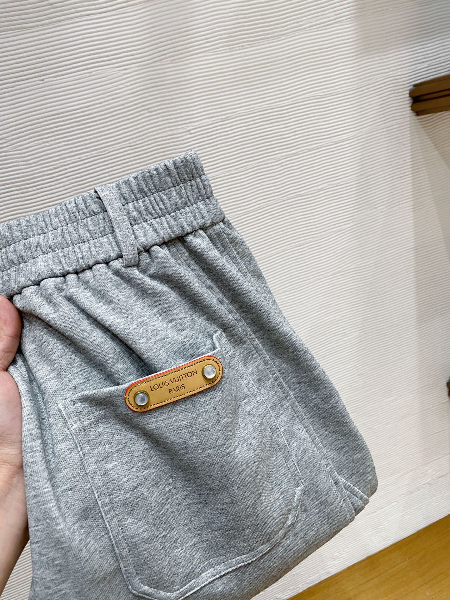 🌟27 驴家# 2026 春夏时尚/休闲裤子美学的焕新诠释,演绎浓郁的格调型时尚风范,细节感和设计感强悍