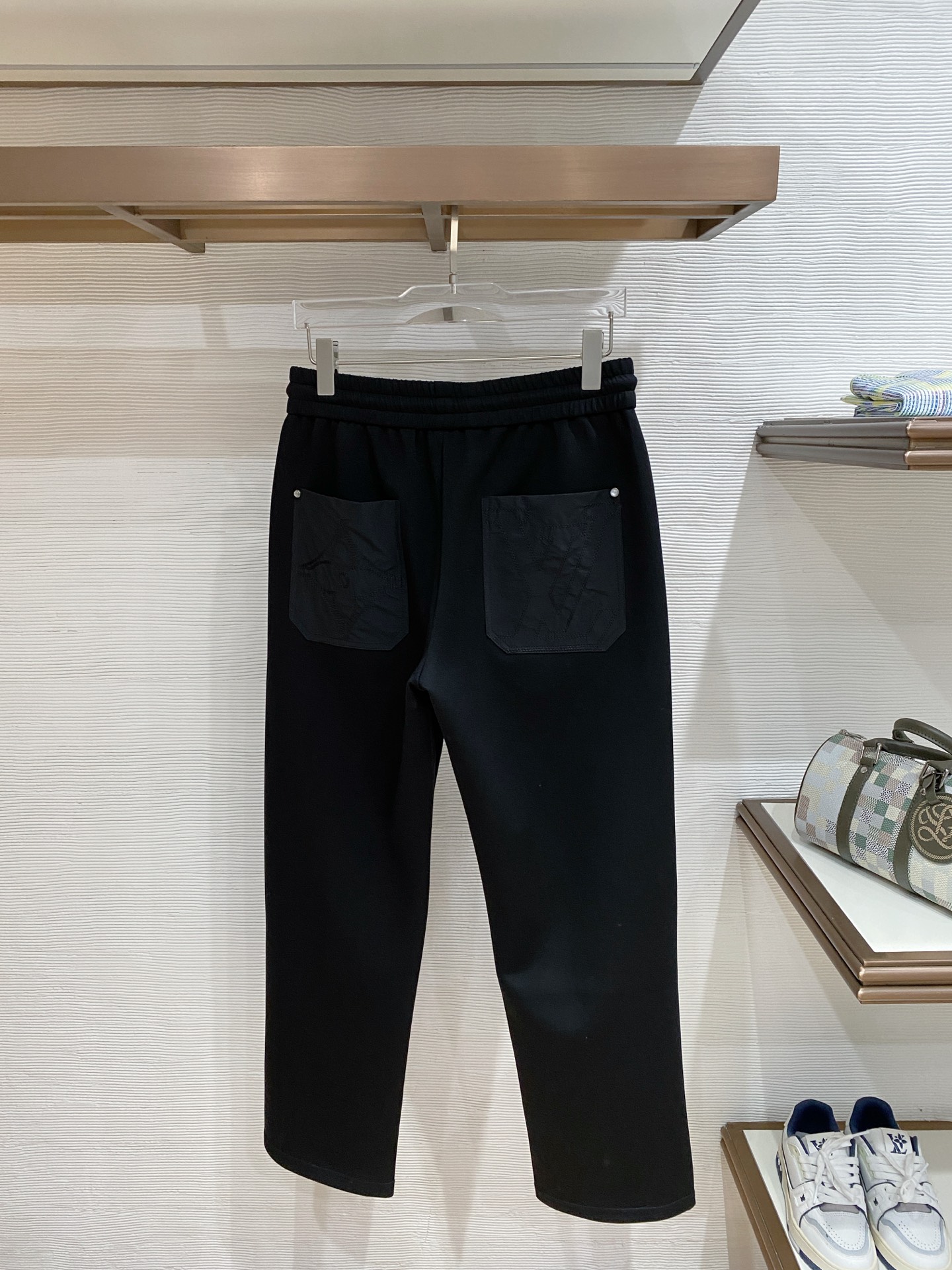 🌟27 驴家# 2026 春夏时尚/休闲裤子美学的焕新诠释,演绎浓郁的格调型时尚风范,细节感和设计感强悍