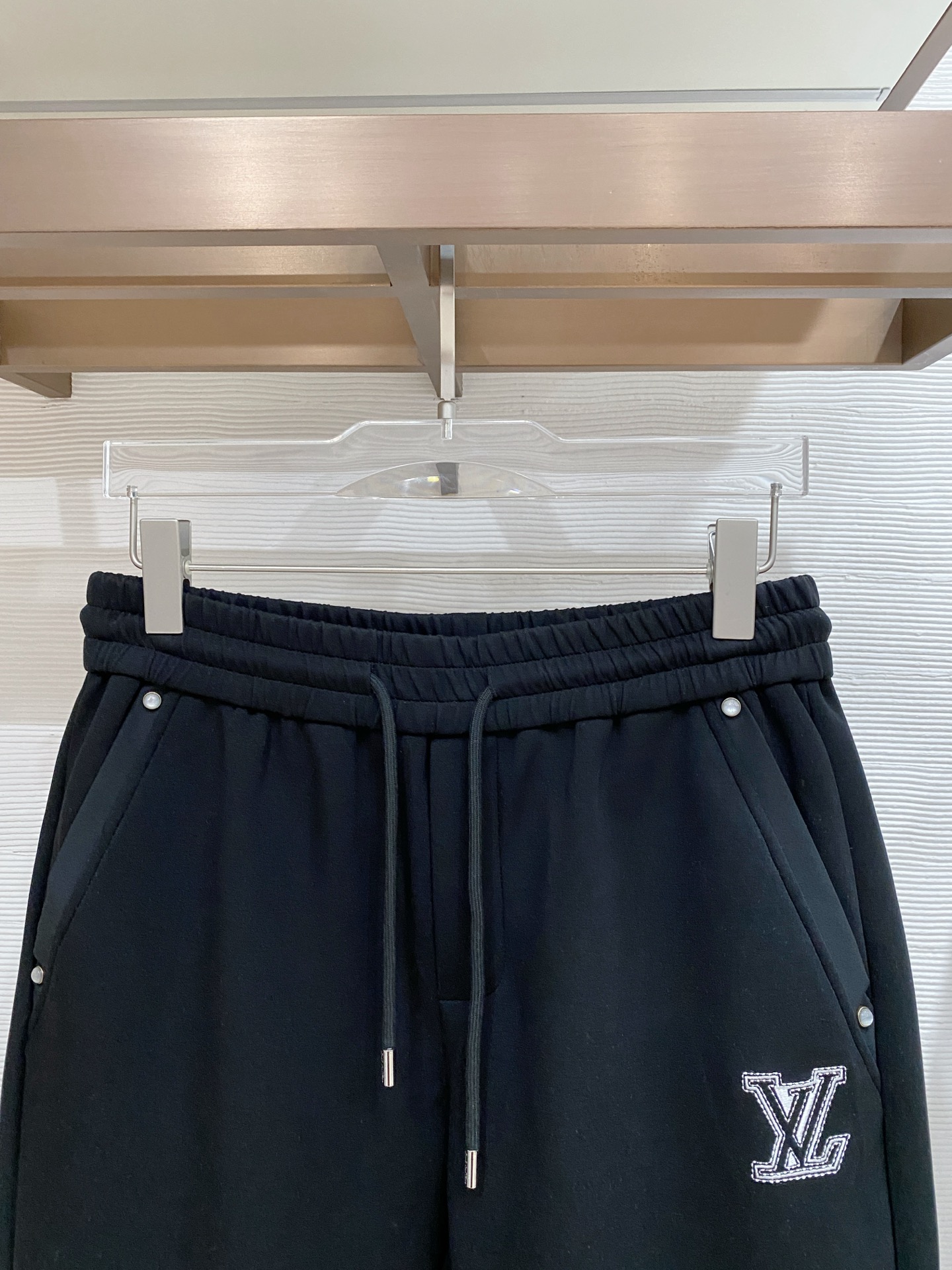 🌟27 驴家# 2026 春夏时尚/休闲裤子美学的焕新诠释,演绎浓郁的格调型时尚风范,细节感和设计感强悍