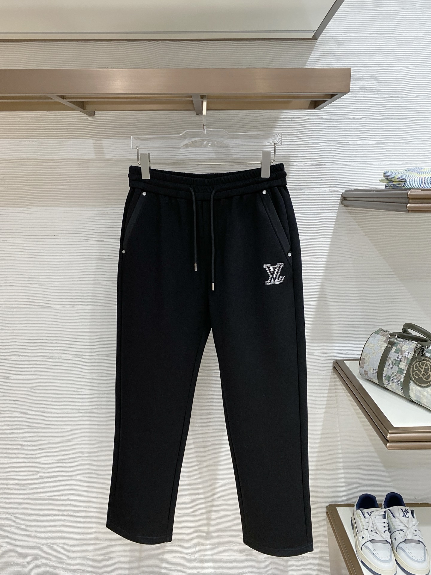 🌟27 驴家# 2026 春夏时尚/休闲裤子美学的焕新诠释,演绎浓郁的格调型时尚风范,细节感和设计感强悍