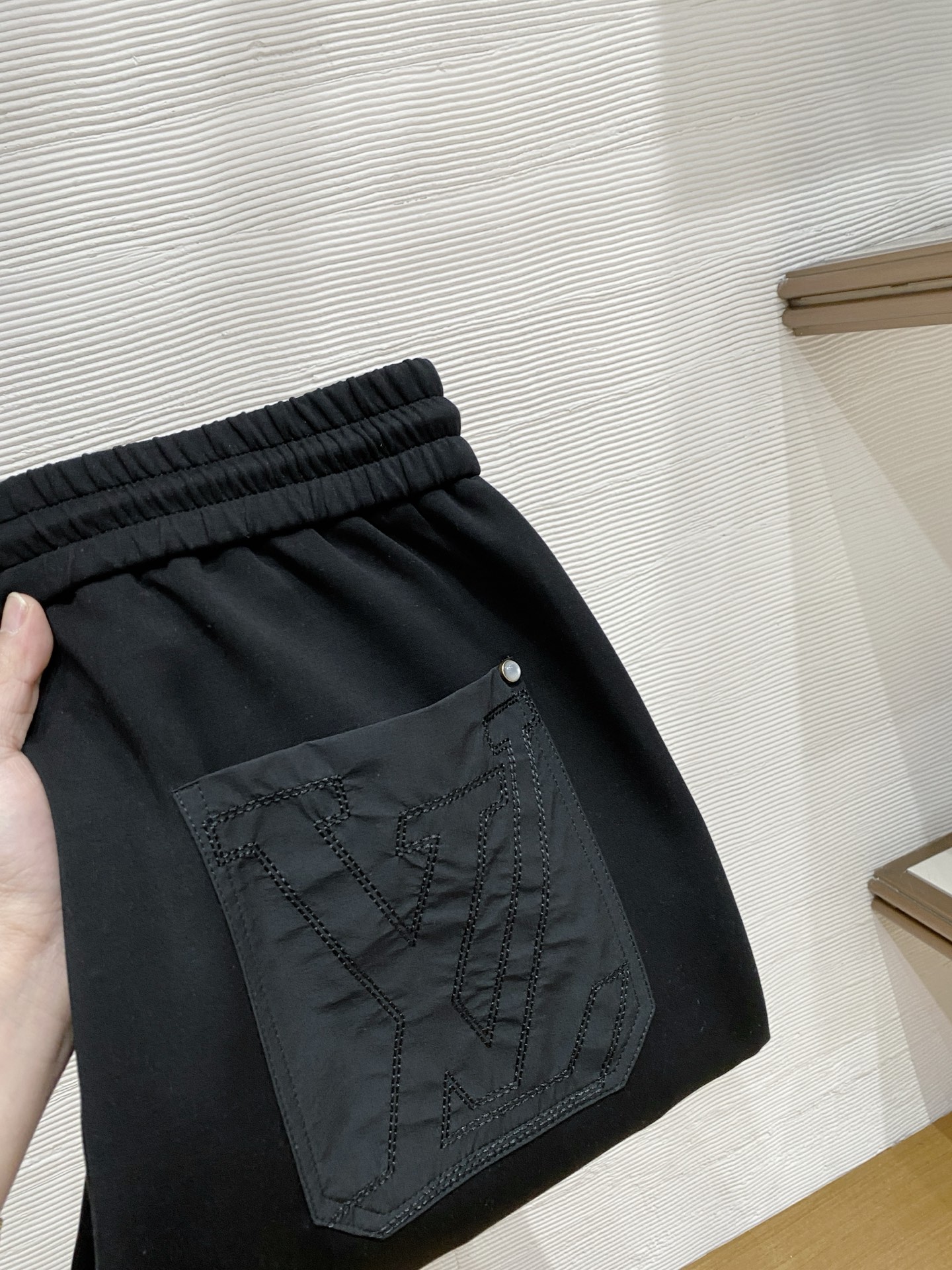 🌟27 驴家# 2026 春夏时尚/休闲裤子美学的焕新诠释,演绎浓郁的格调型时尚风范,细节感和设计感强悍