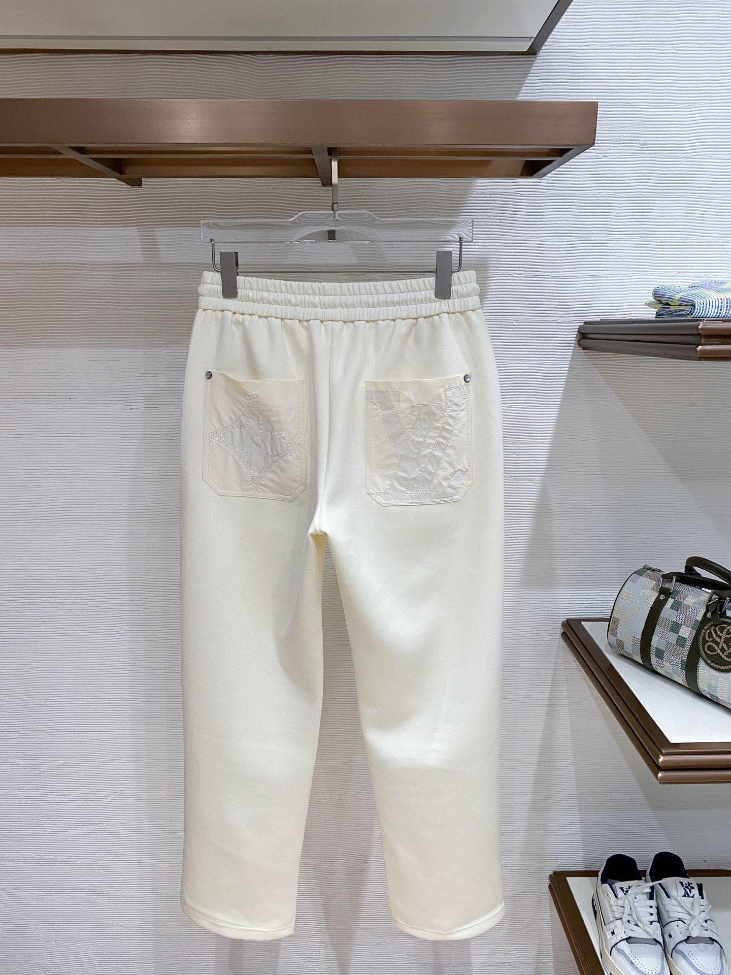 🌟27 驴家# 2026 春夏时尚/休闲裤子美学的焕新诠释,演绎浓郁的格调型时尚风范,细节感和设计感强悍