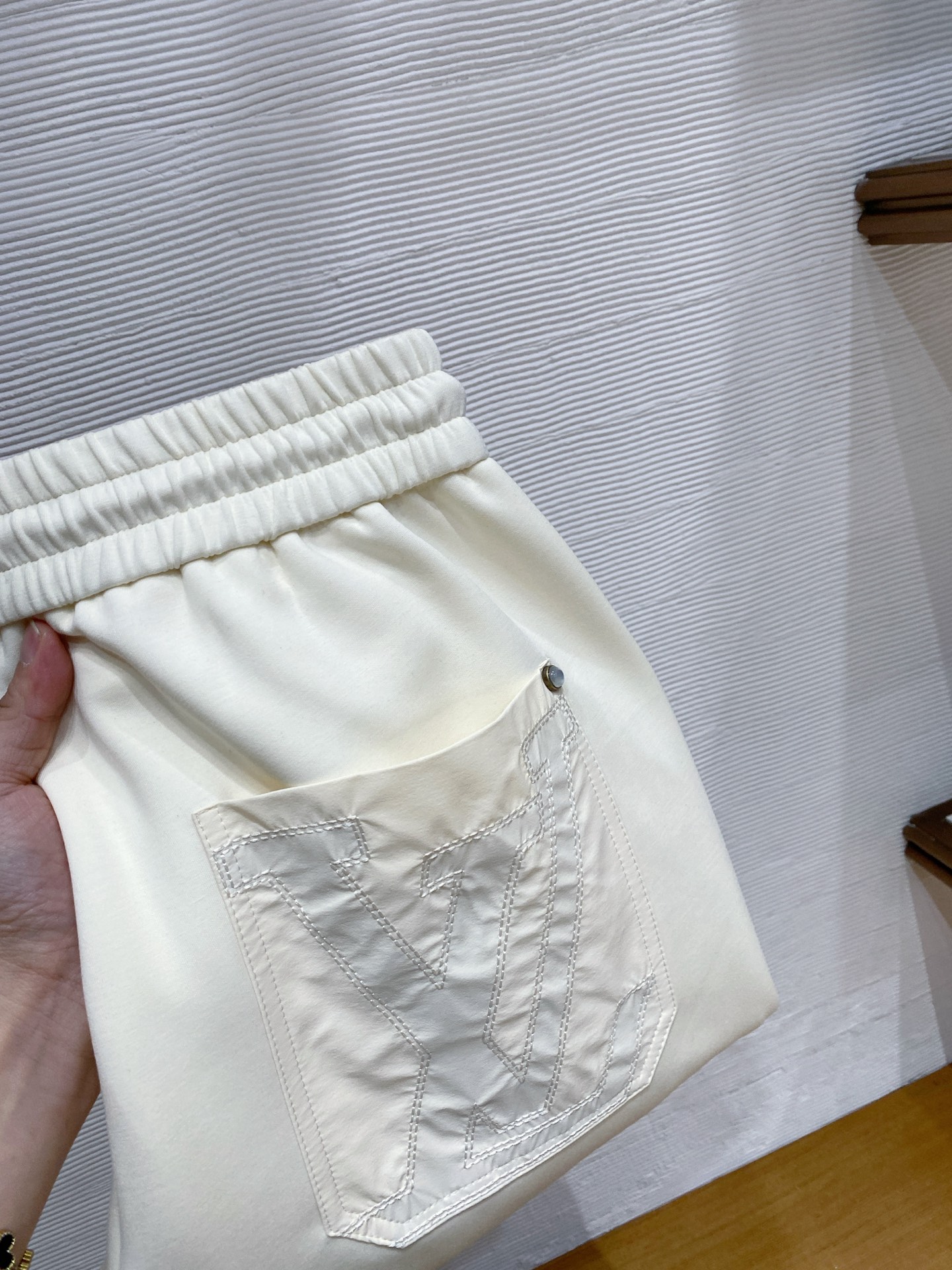 🌟27 驴家# 2026 春夏时尚/休闲裤子美学的焕新诠释,演绎浓郁的格调型时尚风范,细节感和设计感强悍