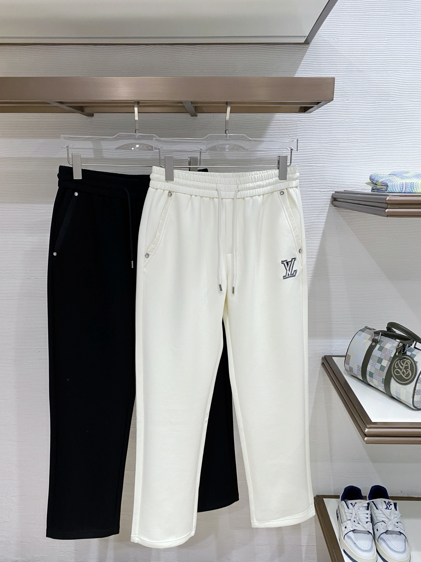 🌟27 驴家# 2026 春夏时尚/休闲裤子美学的焕新诠释,演绎浓郁的格调型时尚风范,细节感和设计感强悍