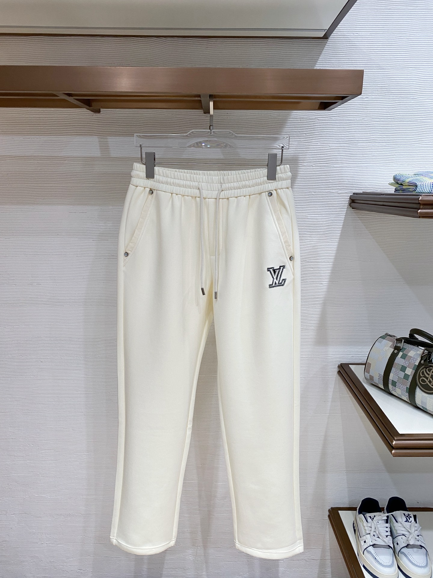 🌟27 驴家# 2026 春夏时尚/休闲裤子美学的焕新诠释,演绎浓郁的格调型时尚风范,细节感和设计感强悍