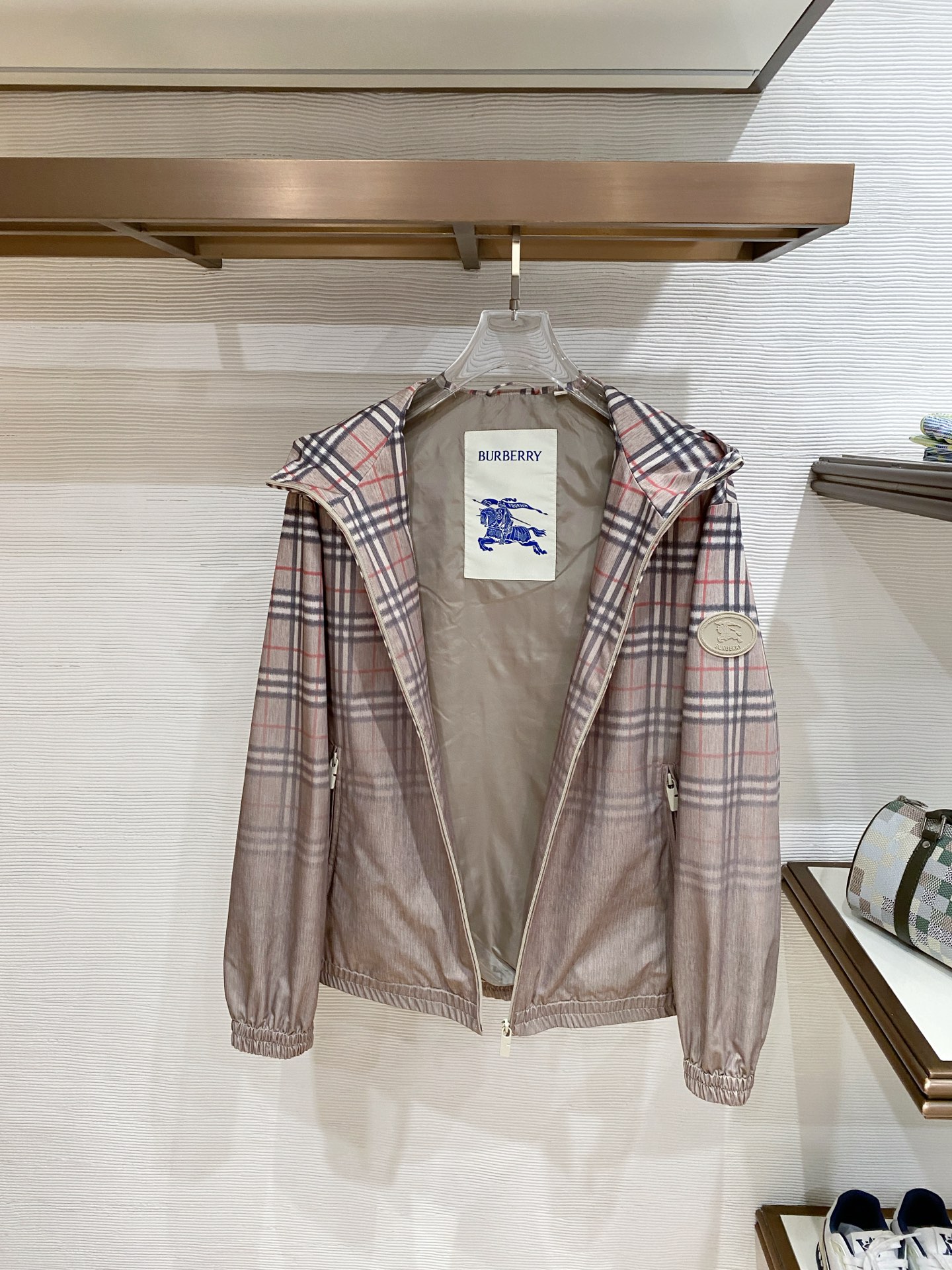 贸易公司订单‼️ 26SS早春新品 高端男士立领双面夹克外套 产量稀少珍贵.难度系数之高令人震撼!一眼便