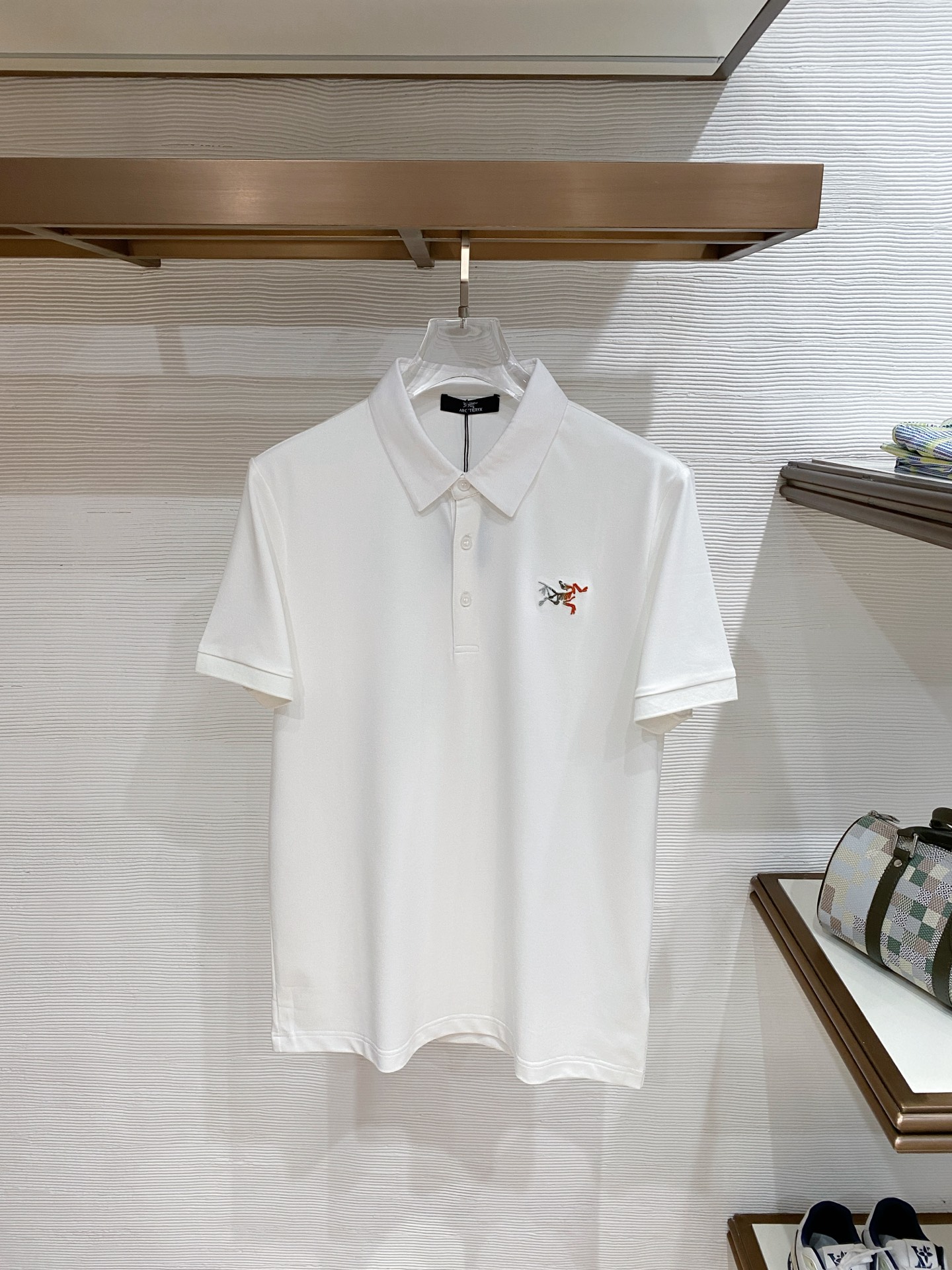 。鸟 2026春夏新品翻领Polo短袖 时尚单品设计，更加时尚舒适，高标准定制，上身非常有型，奢华品牌经