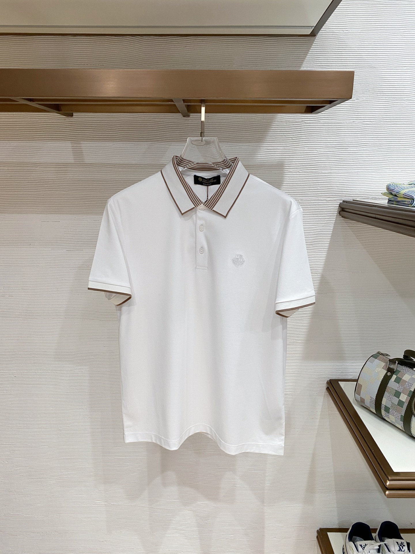。Loro piana 1926春夏新品翻领Polo短袖 时尚单品设计，更加时尚舒适，高标准定制，上身非