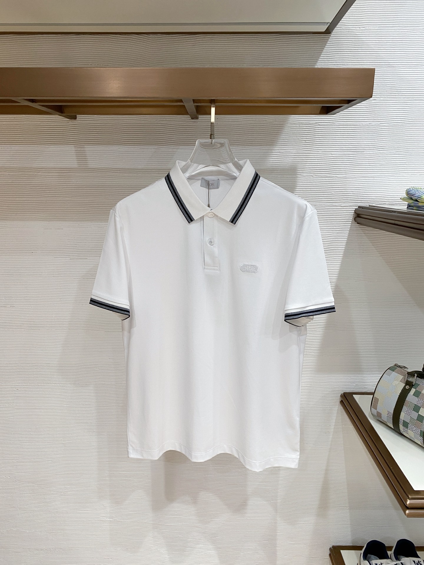 。Diro 2026春夏新品翻领Polo短袖 时尚单品设计，更加时尚舒适，高标准定制，上身非常有型，奢华