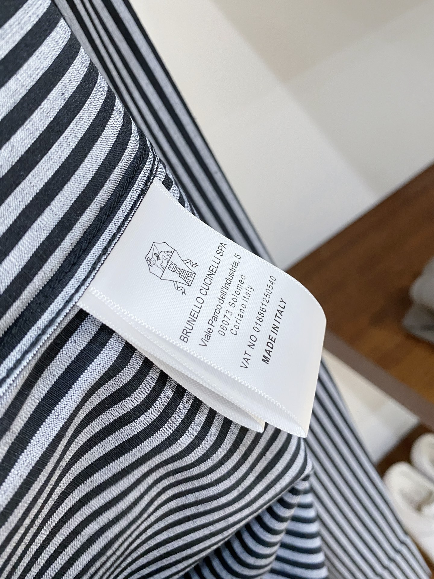 顶级品质>26新款(精品衬衫)专柜官网同步发售！辅料全部原版定制出品，贸易公司真品订单。高级定制进口面料