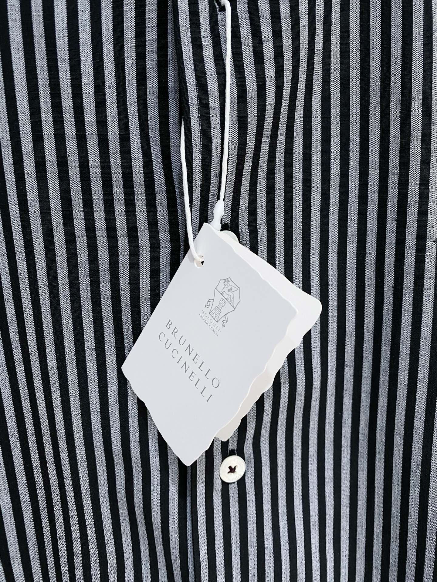 顶级品质>26新款(精品衬衫)专柜官网同步发售！辅料全部原版定制出品，贸易公司真品订单。高级定制进口面料