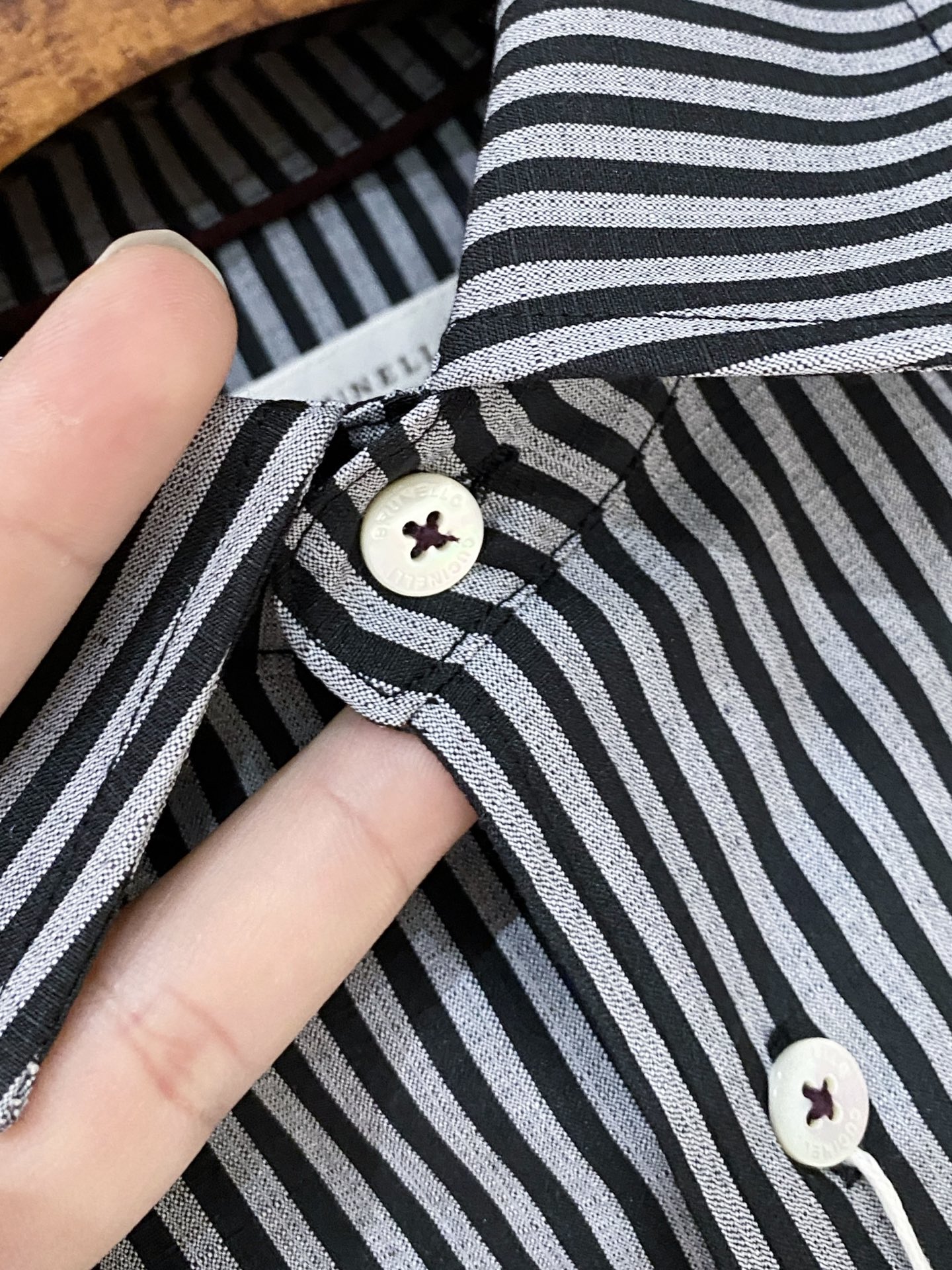 顶级品质>26新款(精品衬衫)专柜官网同步发售！辅料全部原版定制出品，贸易公司真品订单。高级定制进口面料